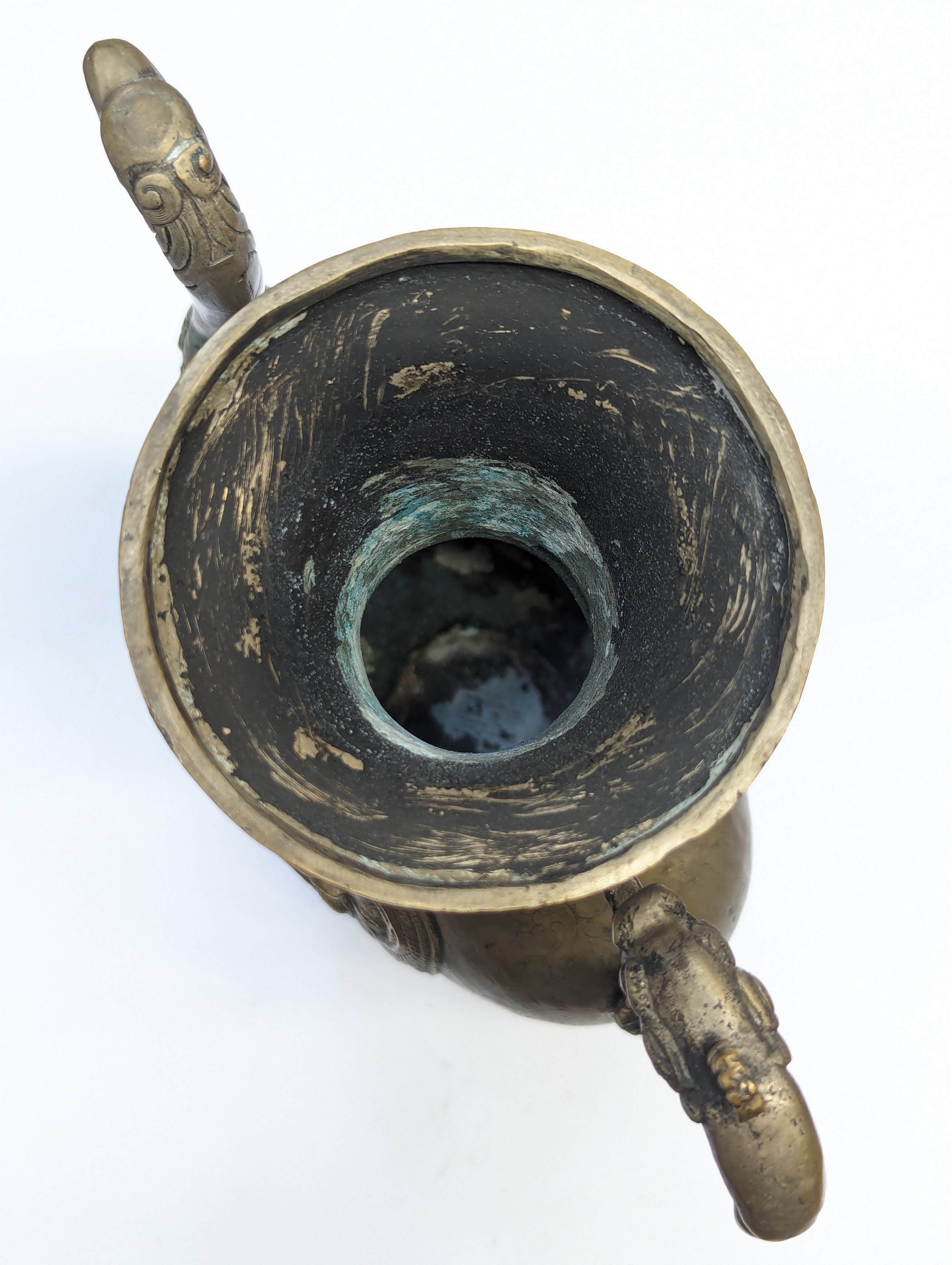 A TIBETAN BRONZE EWER AND COVER 十九世紀 銅執壺 - Image 11 of 16