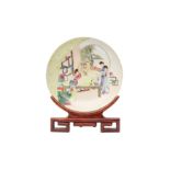 A CHINESE FAMILLE ROSE 'FIGURATIVE' DISH 民國時期 粉彩人物故事圖紋盤 《乾隆年製》款