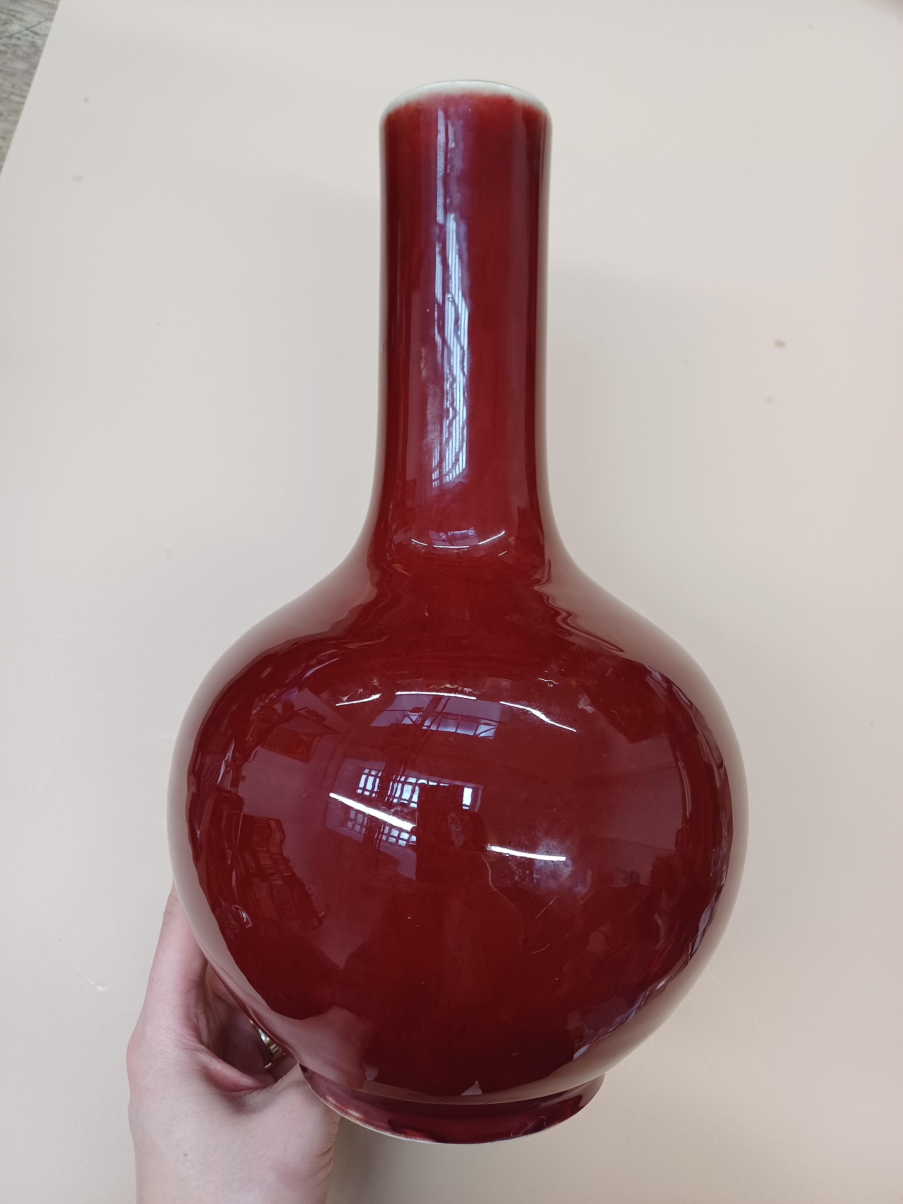 A CHINESE MONOCHROME COPPER RED-GLAZED VASE 清十九世紀 紅釉瓶 - Image 12 of 16