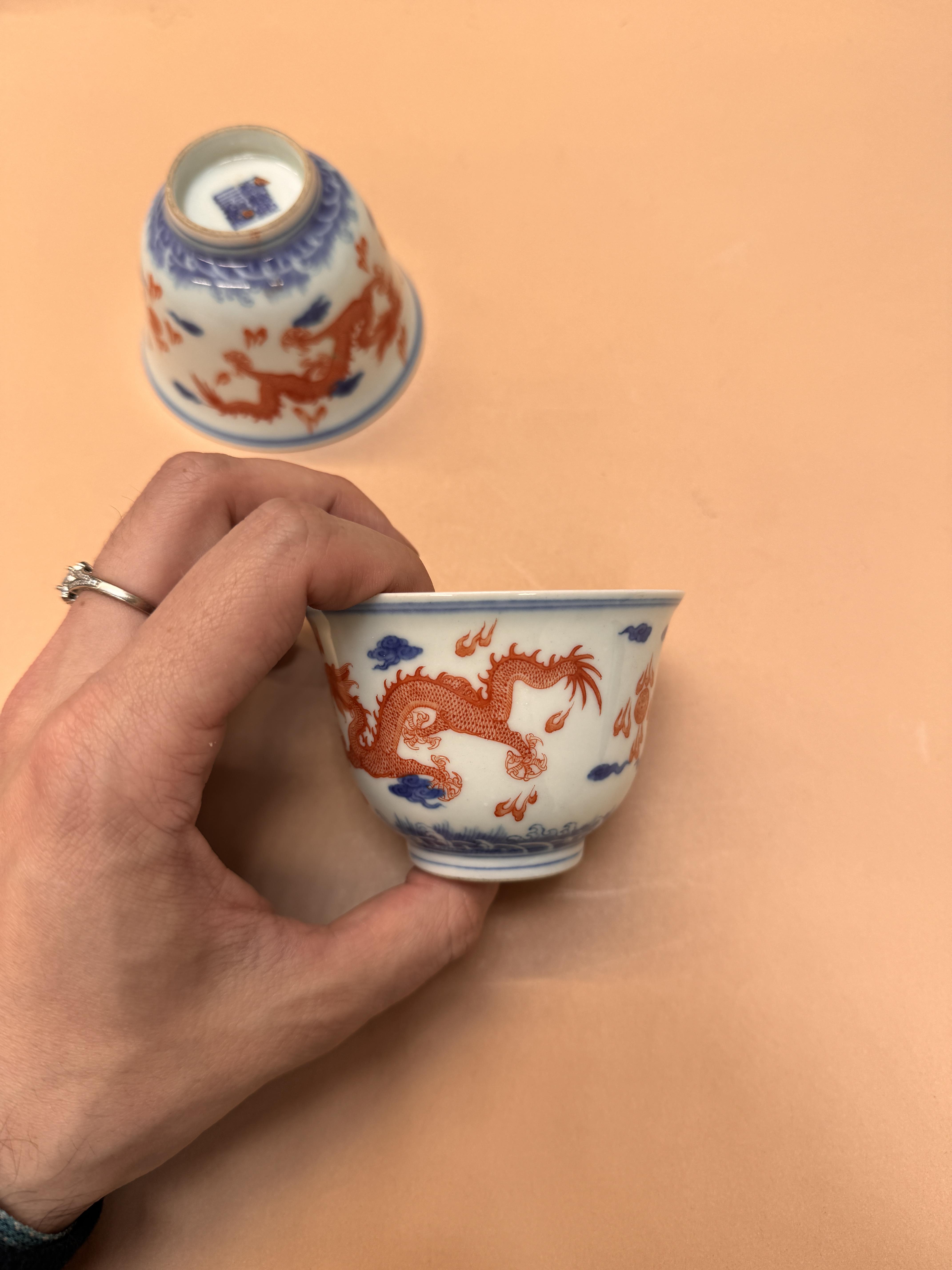 A PAIR OF CHINESE BLUE AND WHITE AND IRON-RED 'DRAGON' CUPS 清嘉慶 青花釉裡紅龍紋盃 - Image 9 of 19