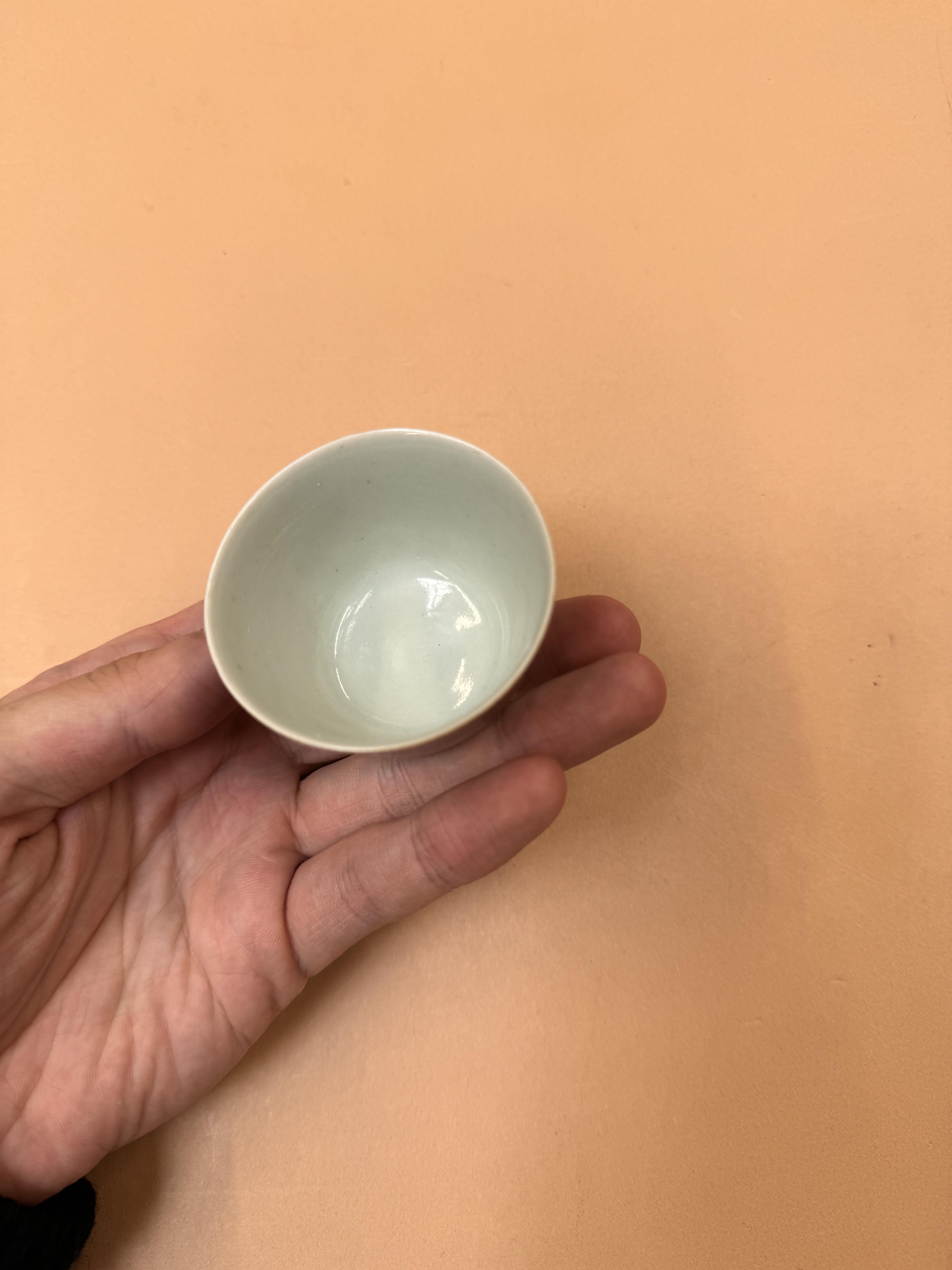 A RARE CHINESE MONOCHROME BROWN-GLAZED WINE CUP 清乾隆 醬釉盃 《大清乾隆年製》款 - Image 19 of 23
