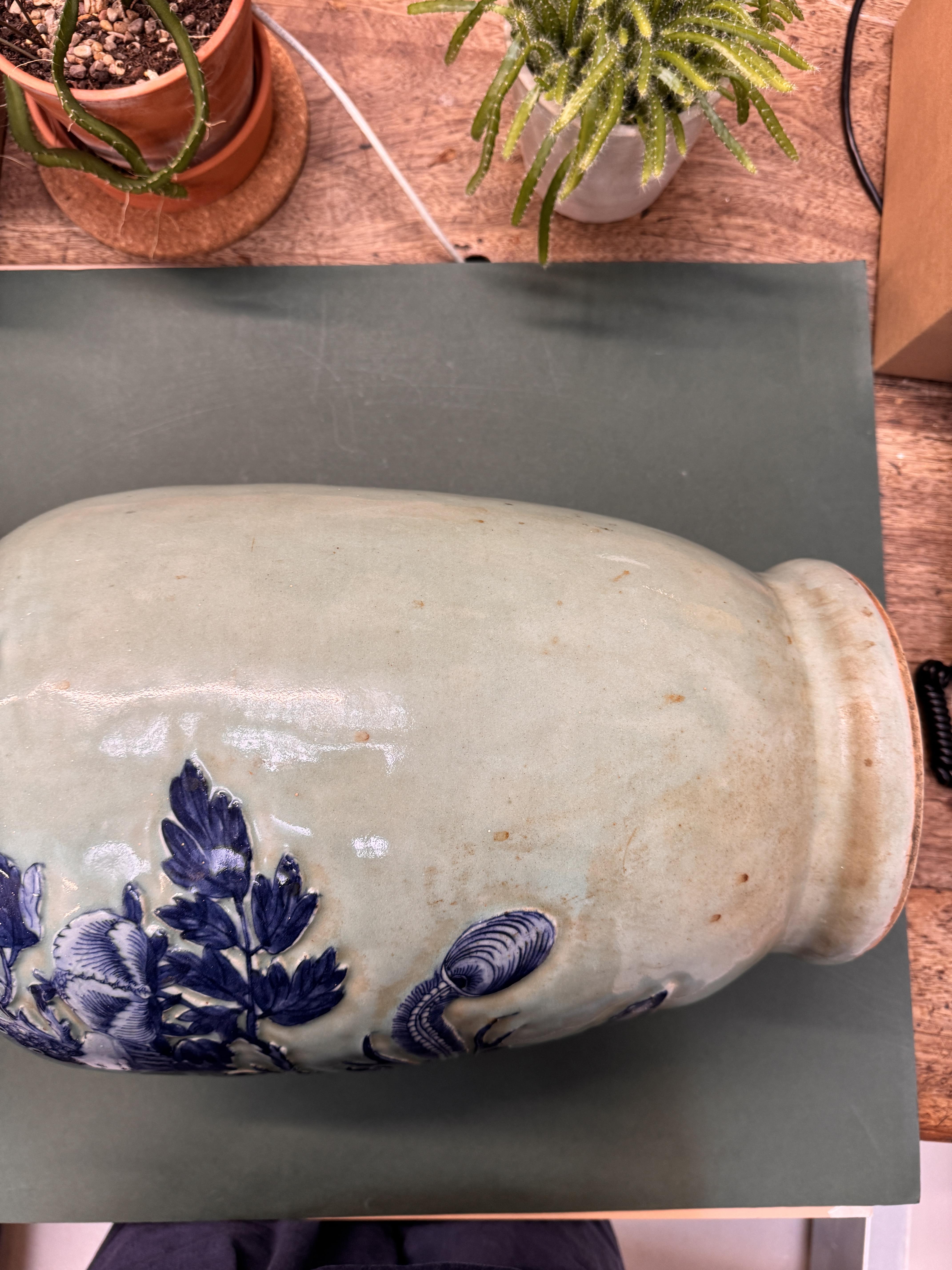 A LARGE CHINESE BLUE AND WHITE CELADON-GROUND 'PHOENIXES' VASE 清十九世紀 青花青地鳳紋雙螭龍紋瓶 - Image 9 of 12