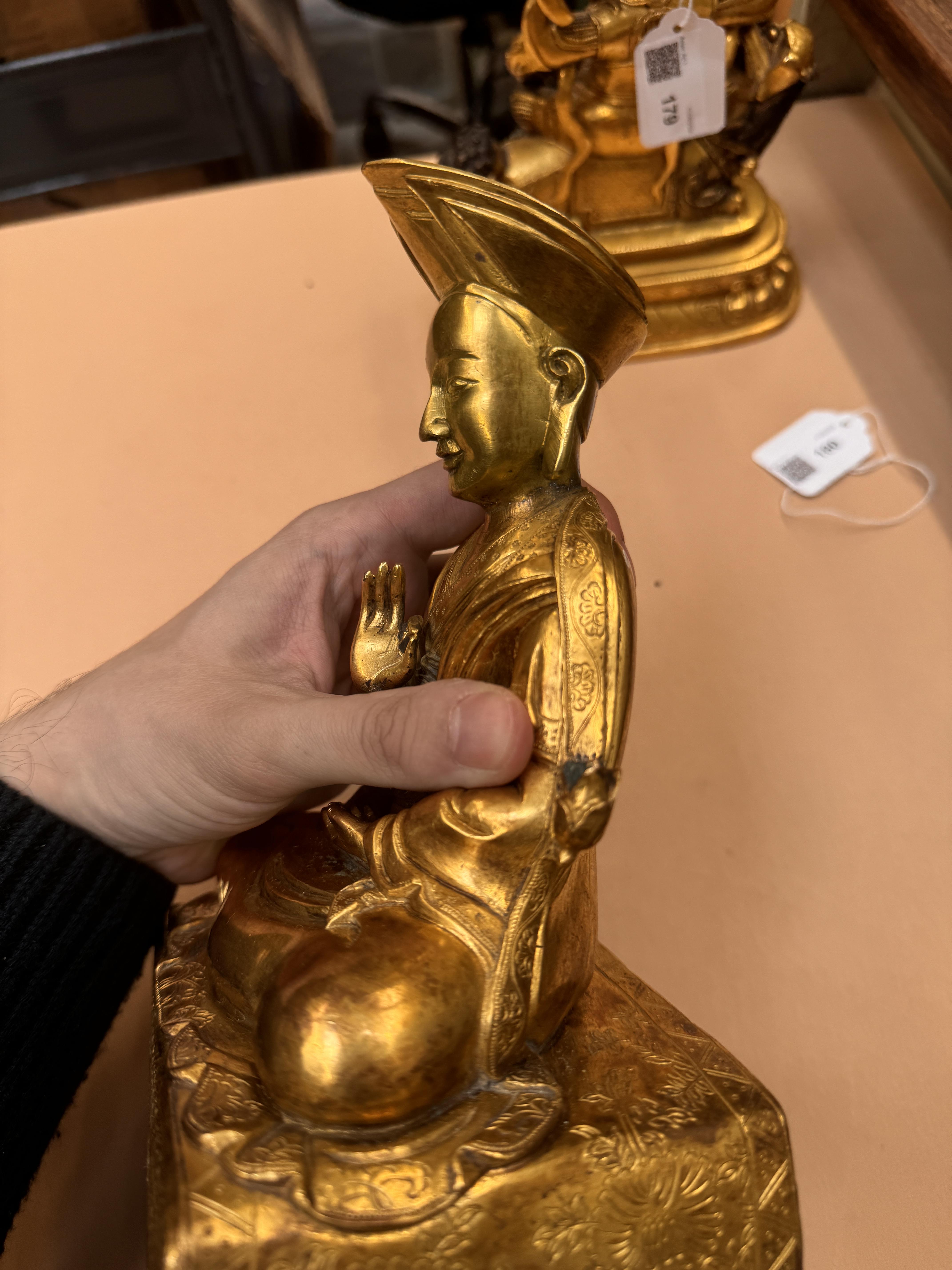 A SINO-TIBETAN GILT BRONZE FIGURE OF THE THIRD CHANGKYA HUTUKTU, ROLPAI DORJE 清十八世紀 銅鎏金三世章嘉呼圖克圖若必多吉坐 - Image 5 of 23