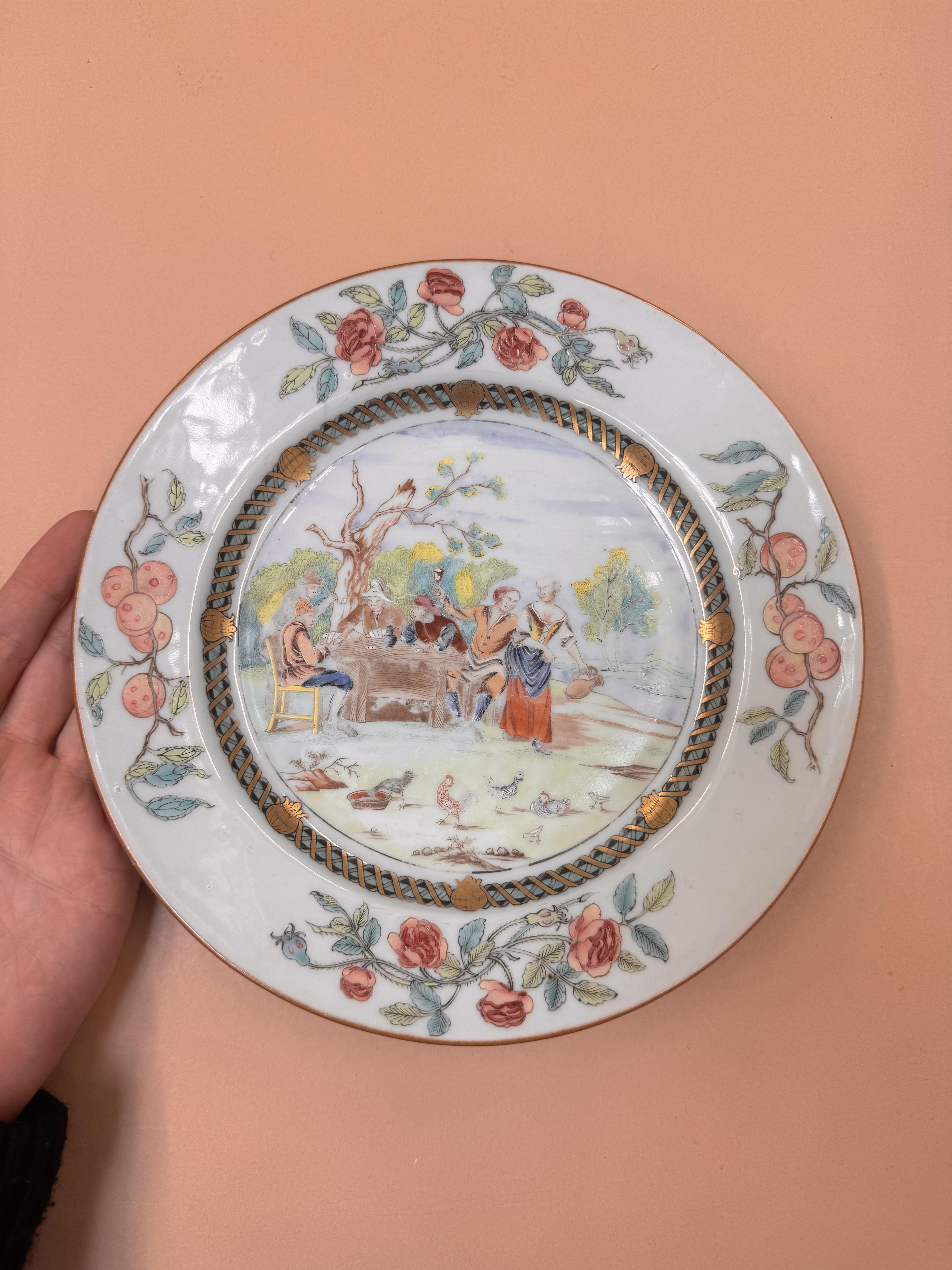A CHINESE EXPORT FAMILLE ROSE 'CARD PLAYERS' DISH AFTER DAVID TENIERS 清乾隆 十八世紀 約 1740年 外銷粉彩繪西洋人物故事圖紋 - Image 13 of 17