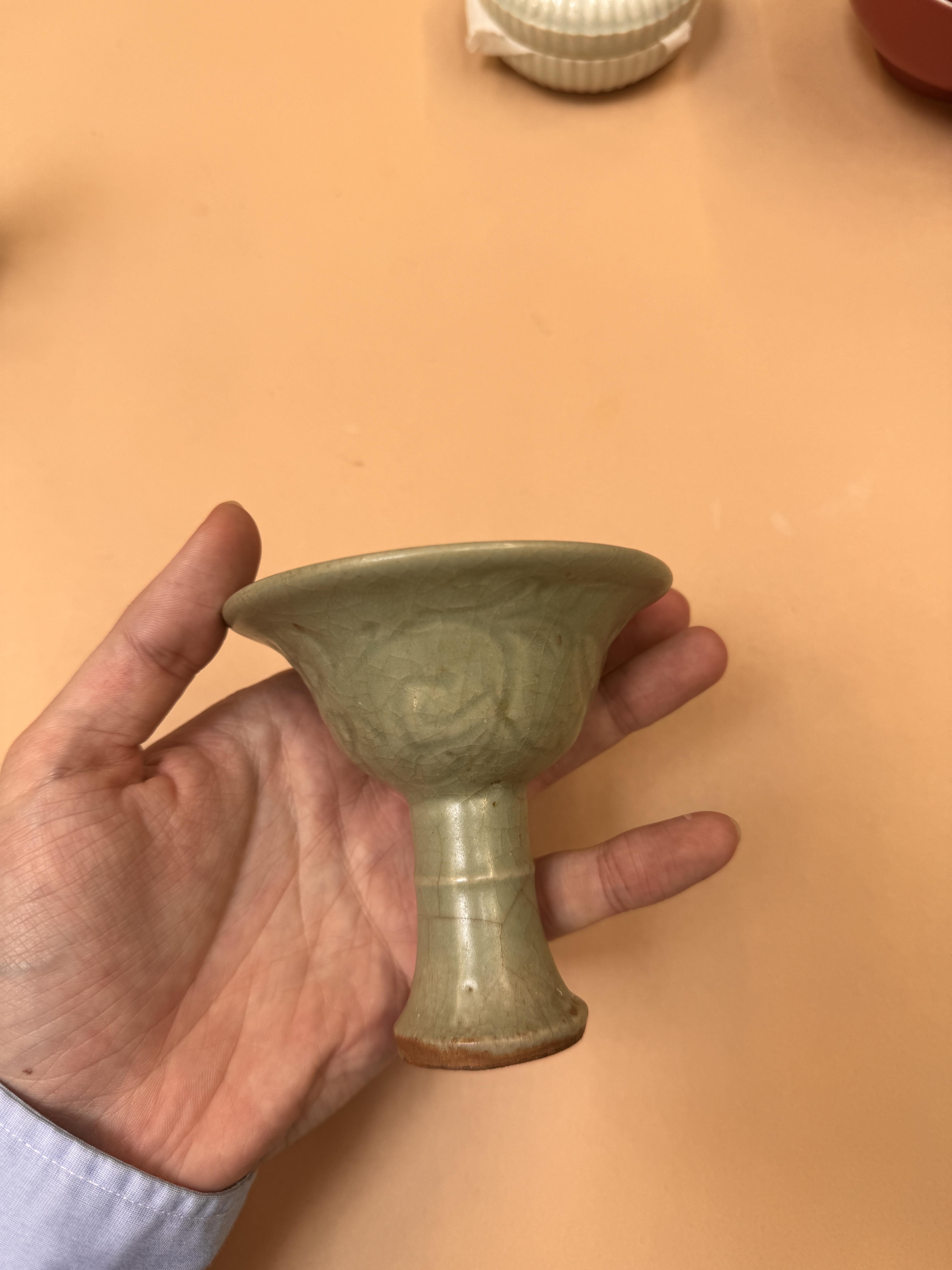 A CHINESE LONGQUAN CELADON-GLAZED STEM CUP 明 龍泉窯青釉高足盃 - Image 3 of 12