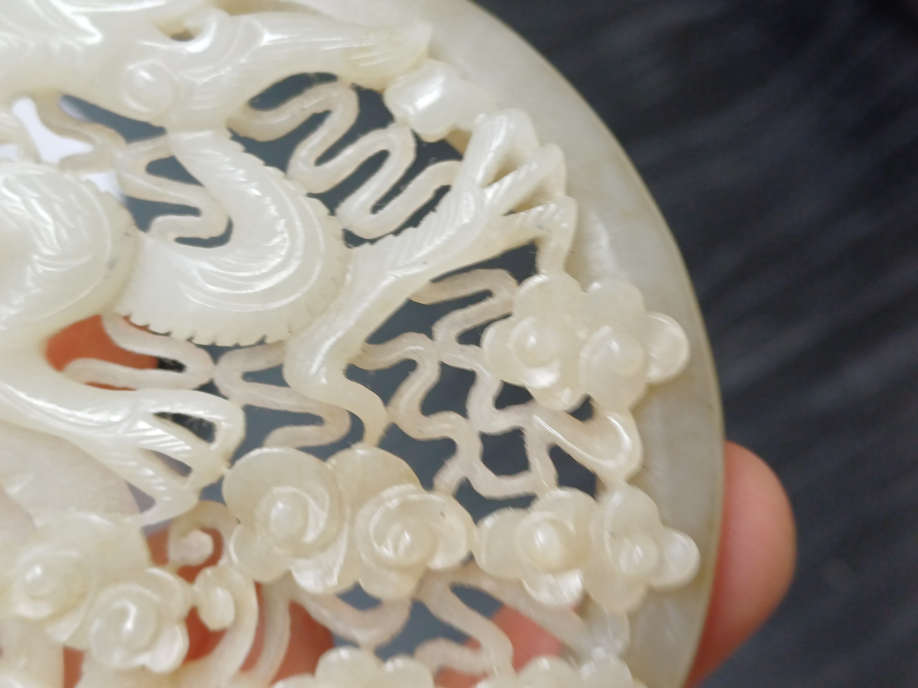 A CHINESE RETICULATED WHITE AND RUSSET JADE 'DRAGON' ROUND PLAQUE 十九世紀 白玉糖色龍趕珠紋珮 - Image 4 of 10