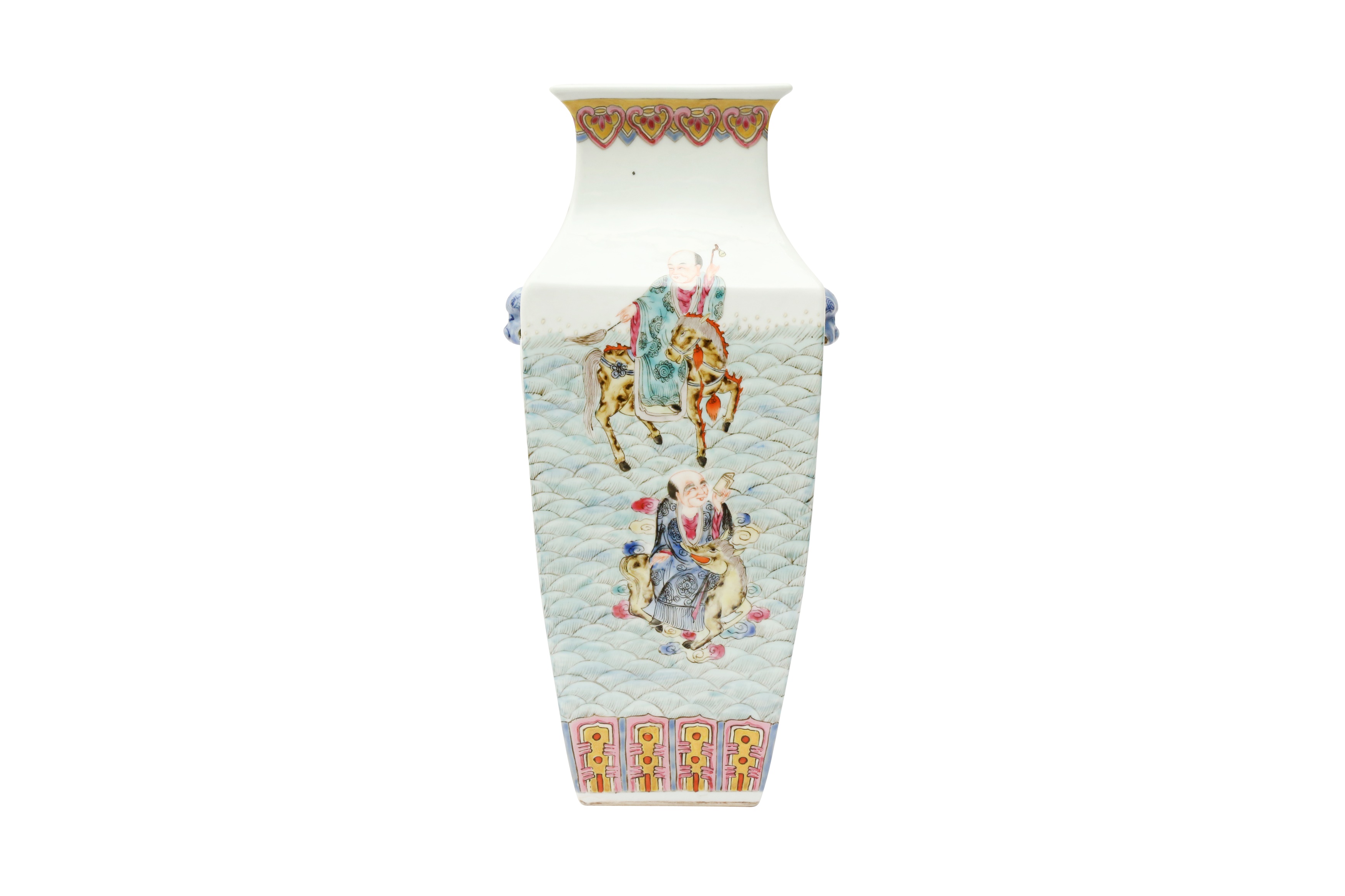 A CHINESE FAMILLE-ROSE SQUARE 'IMMORTALS' VASE 晚清或民國時期 粉彩仙人圖雙獸耳方瓶 - Image 2 of 10