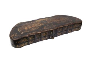 A CHINESE QIN MUSICAL INSTRUMENT CASED IN A BLACK LACQUER BOX AND COVER 十九至二十世紀 古琴