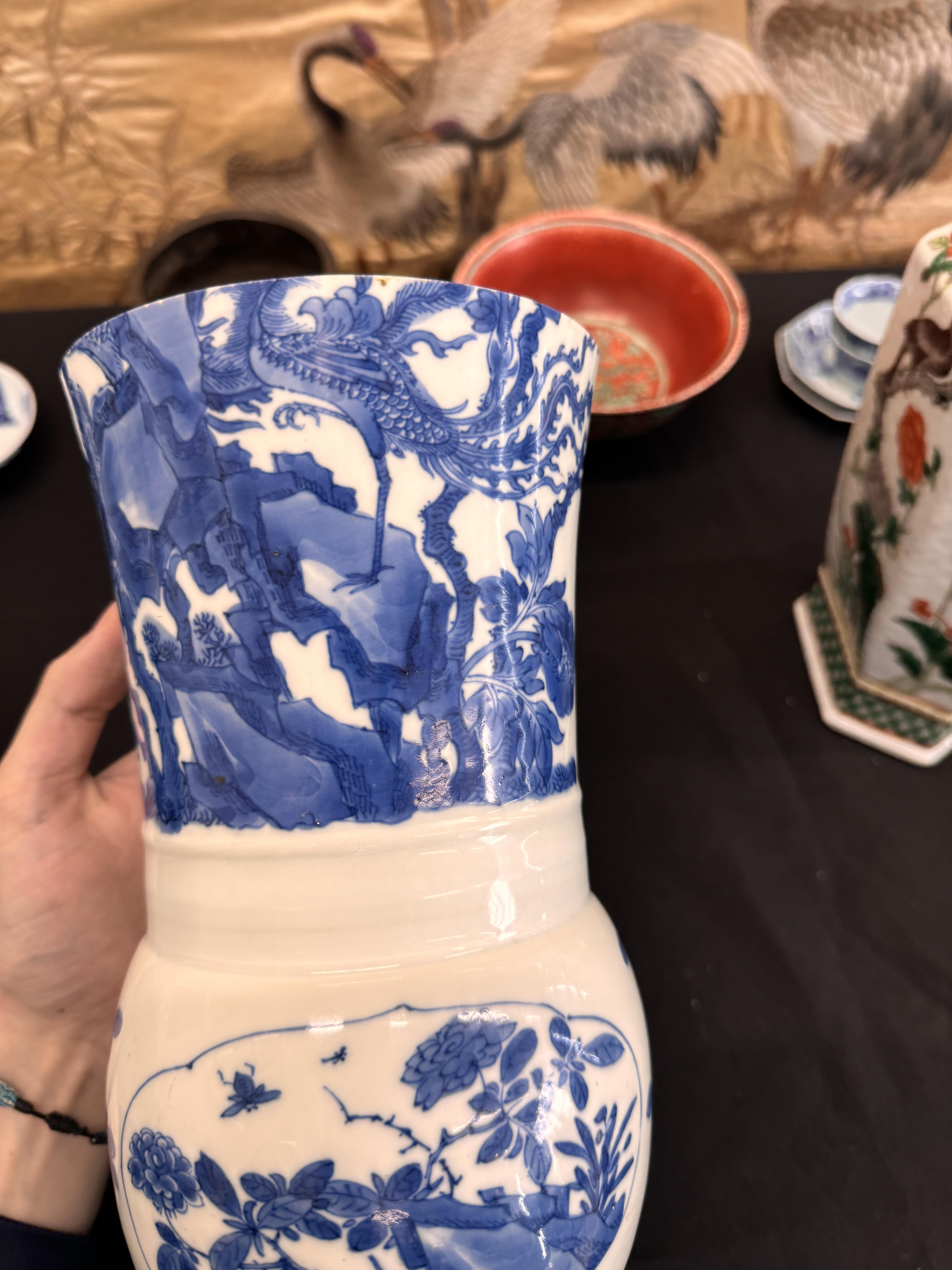 A CHINESE BLUE AND WHITE 'FLORAL' BEAKER VASE, GU 清康熙 青花開光花蟲圖花觚 《大清康熙年製》款 - Image 9 of 21