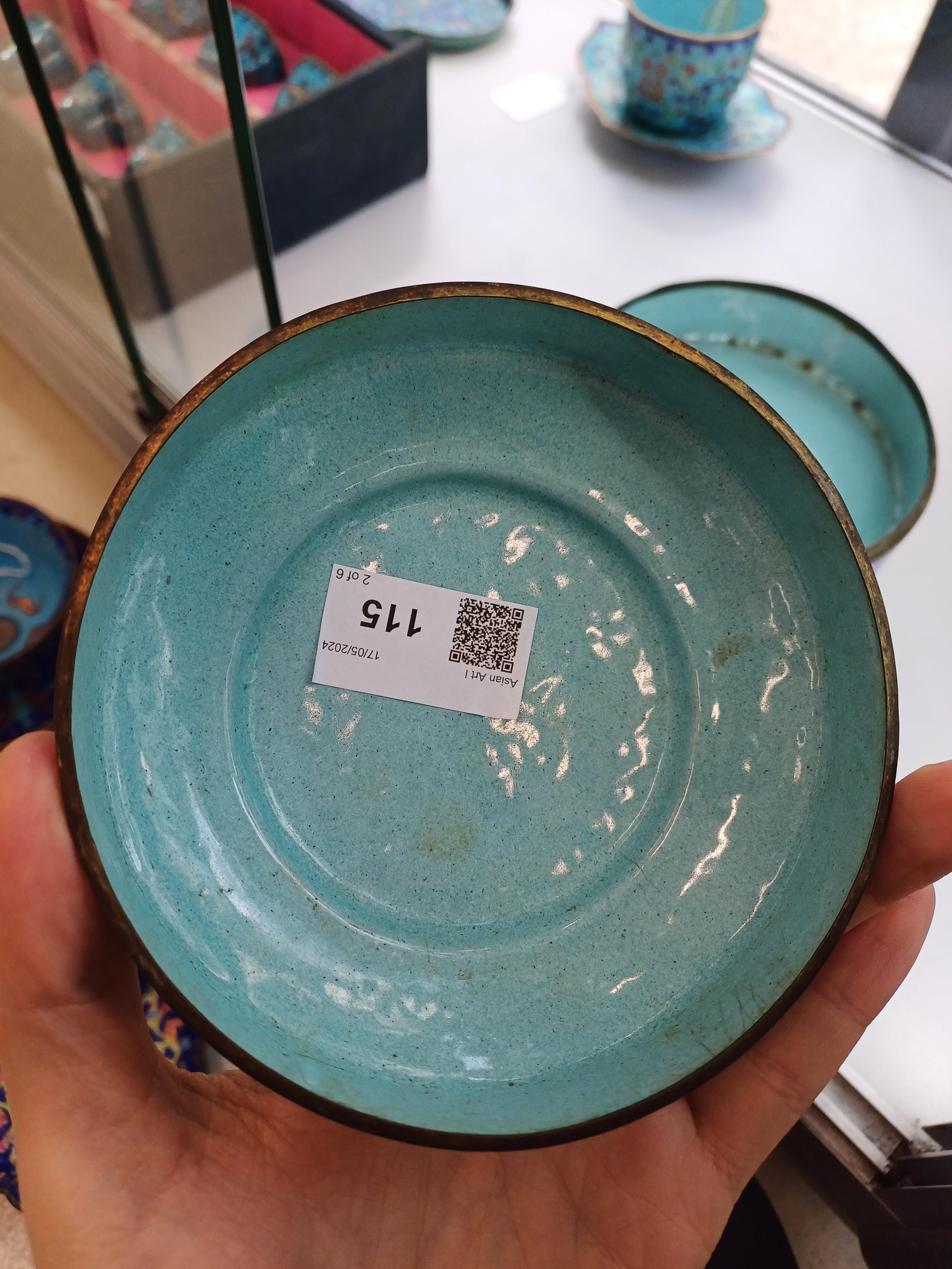 A GROUP OF CHINESE CANTON ENAMEL WARES 清十九世紀 廣東銅胎畫琺瑯纏枝蓮紋雜項 - Image 25 of 36