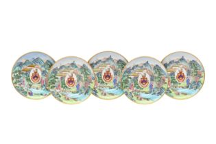 A SET OF FIVE CHINESE EXPORT ARMORIAL DISHES, BEARING THE ARMS OF WIGHT OR BRADLEY 嘉慶 十九世紀 外銷彩繪威特或布萊