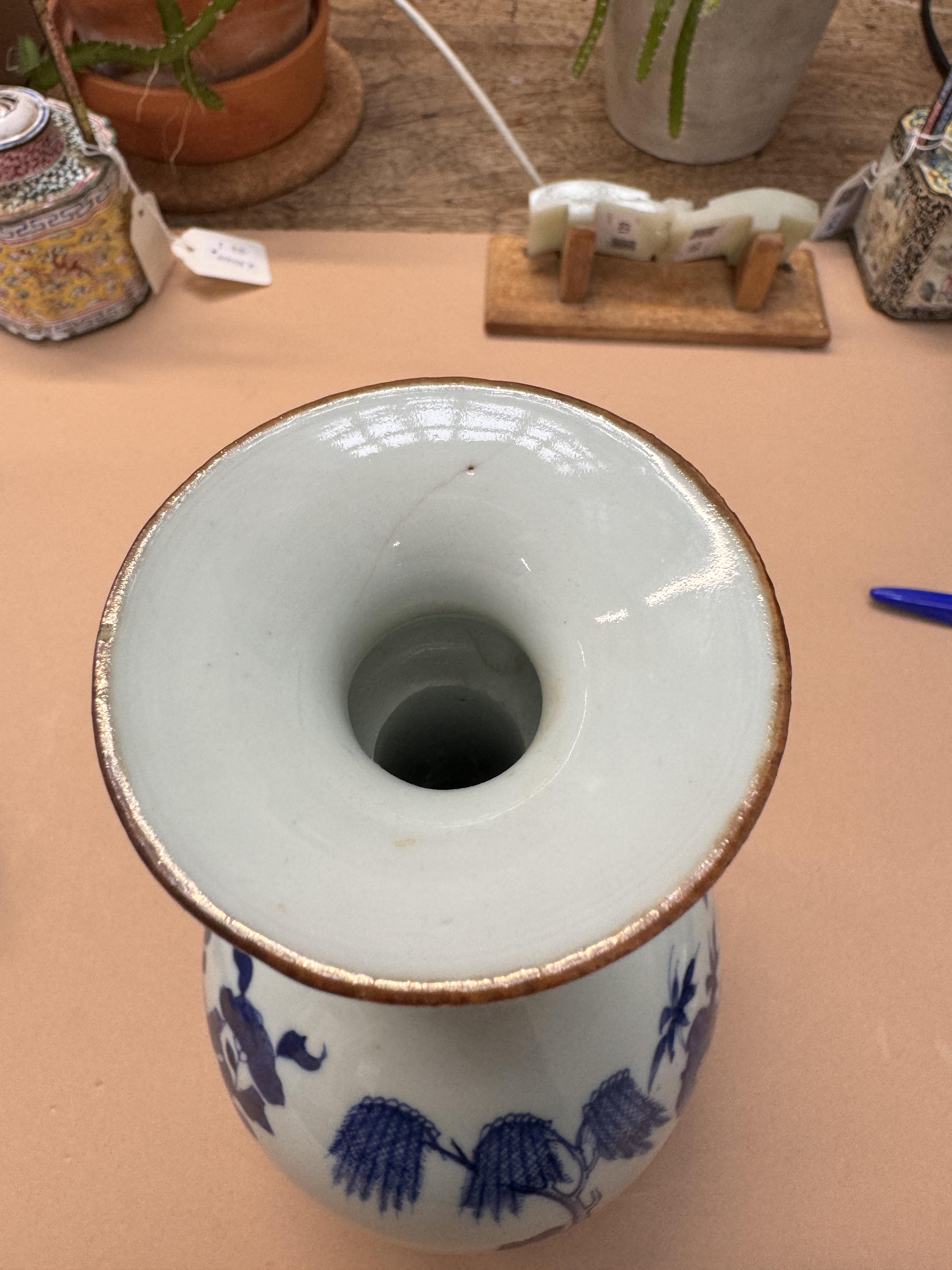 A CHINESE BLUE AND WHITE BOTTLE VASE 清十八世紀 青花花卉紋瓶 - Image 10 of 13