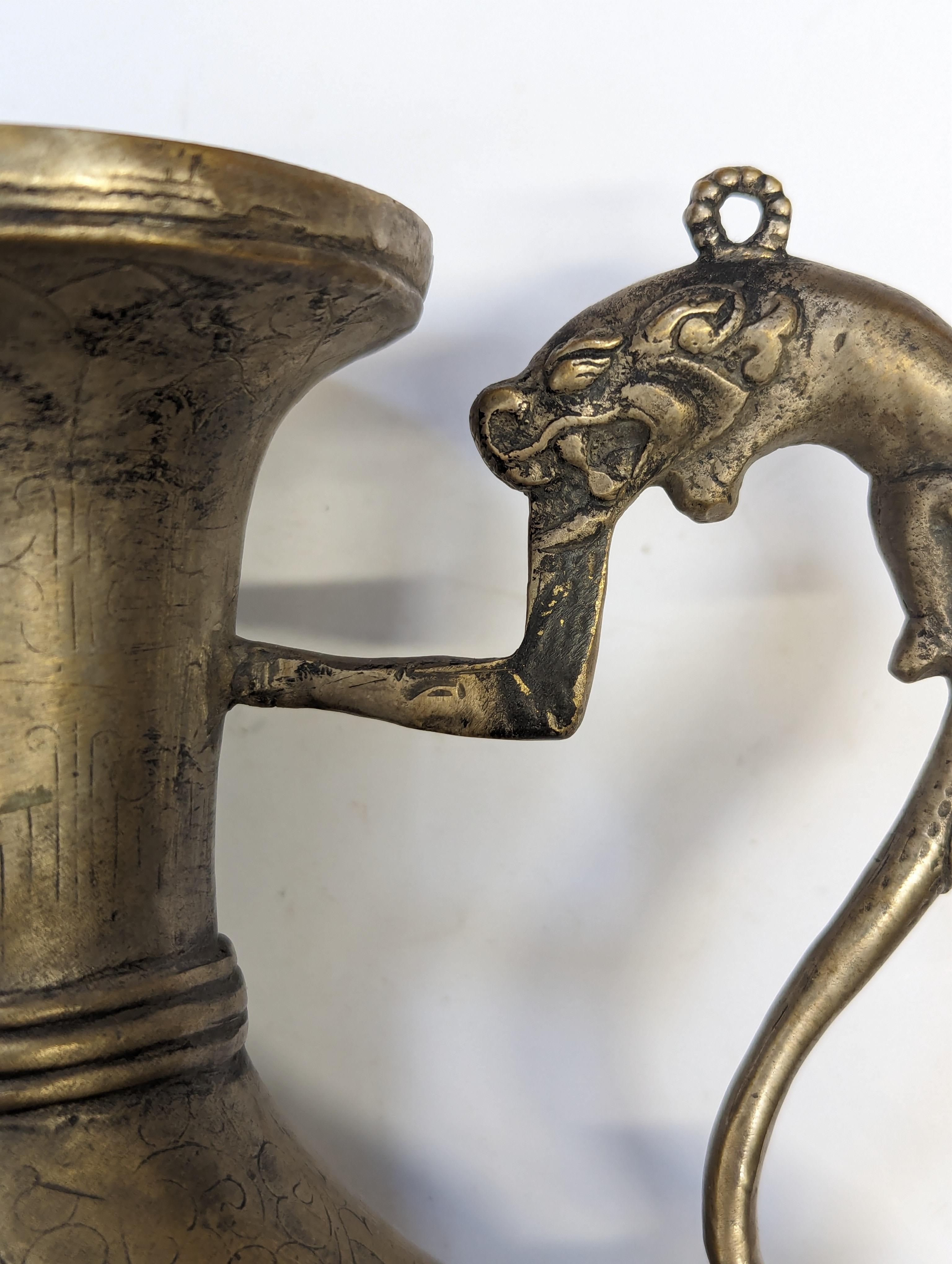 A TIBETAN BRONZE EWER AND COVER 十九世紀 銅執壺 - Image 5 of 16