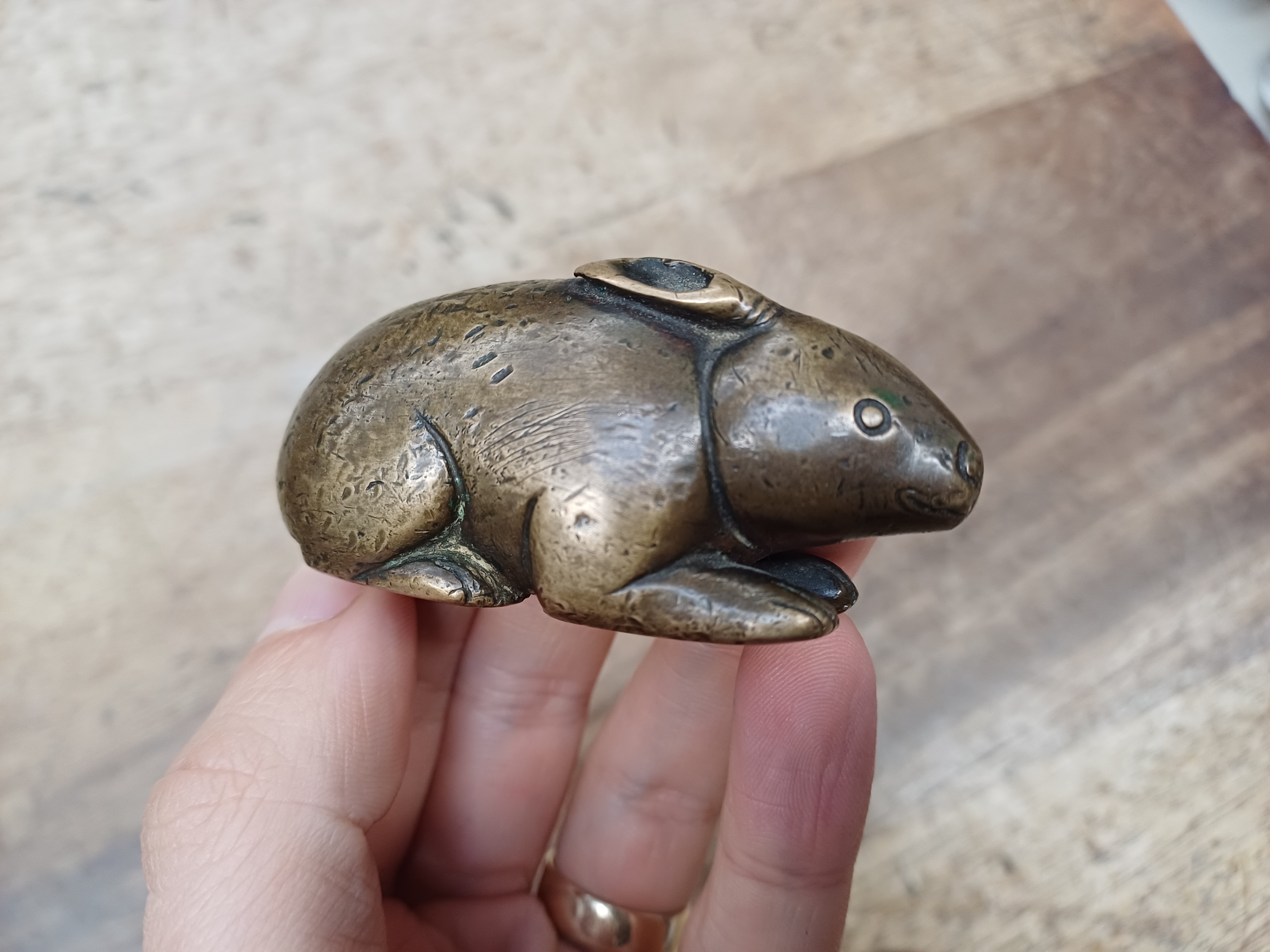 A CHINESE BRONZE 'RABBIT' SCROLL WEIGHT 明 銅兔形紙鎮 - Image 2 of 7