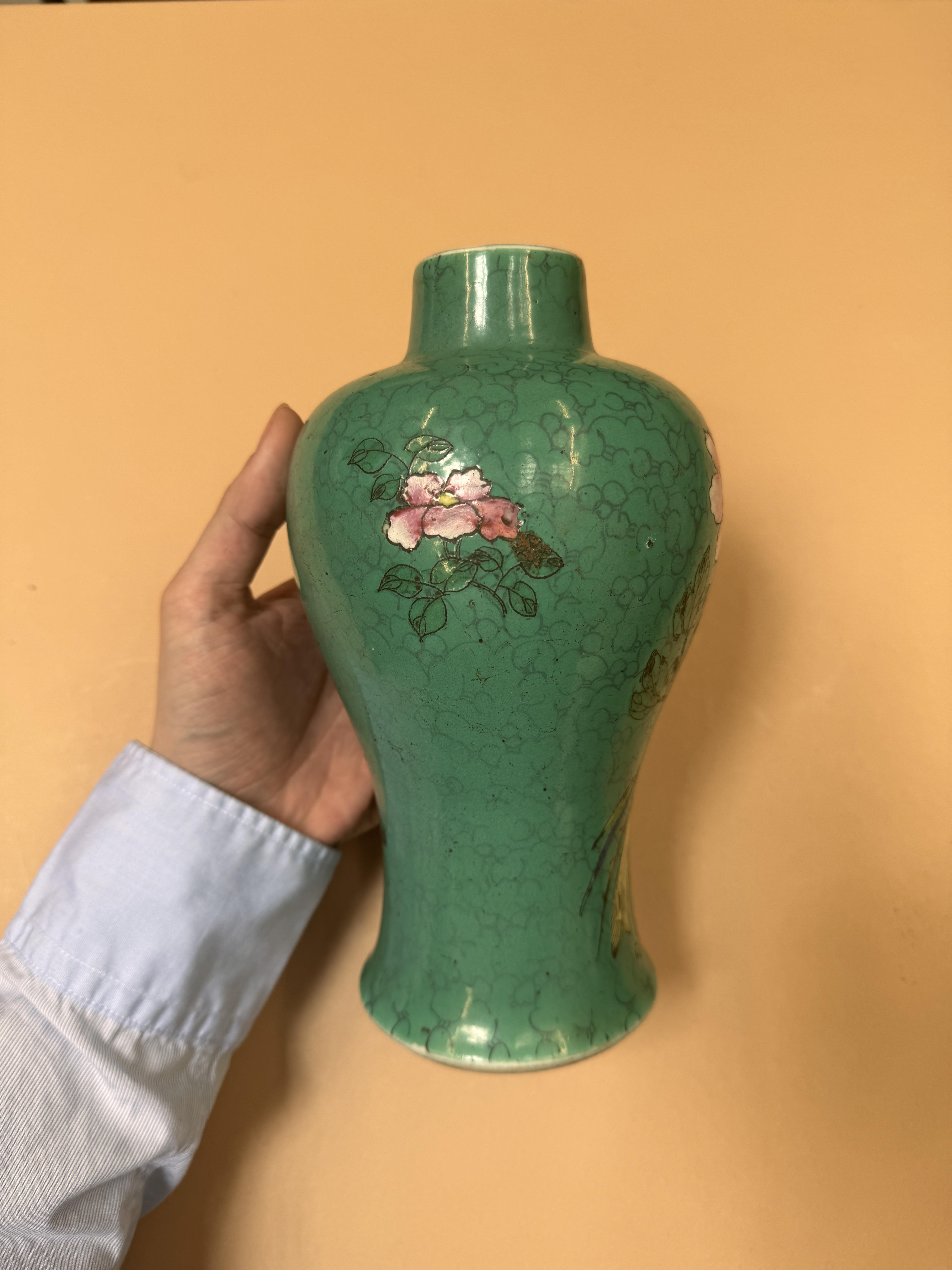 A CHINESE FAMILLE-ROSE 'PHOENIX' VASE FOR THE STRAITS OR PERANAKAN MARKET 清十八世紀 粉彩松石綠地穿花鳳紋瓶 - Image 3 of 11