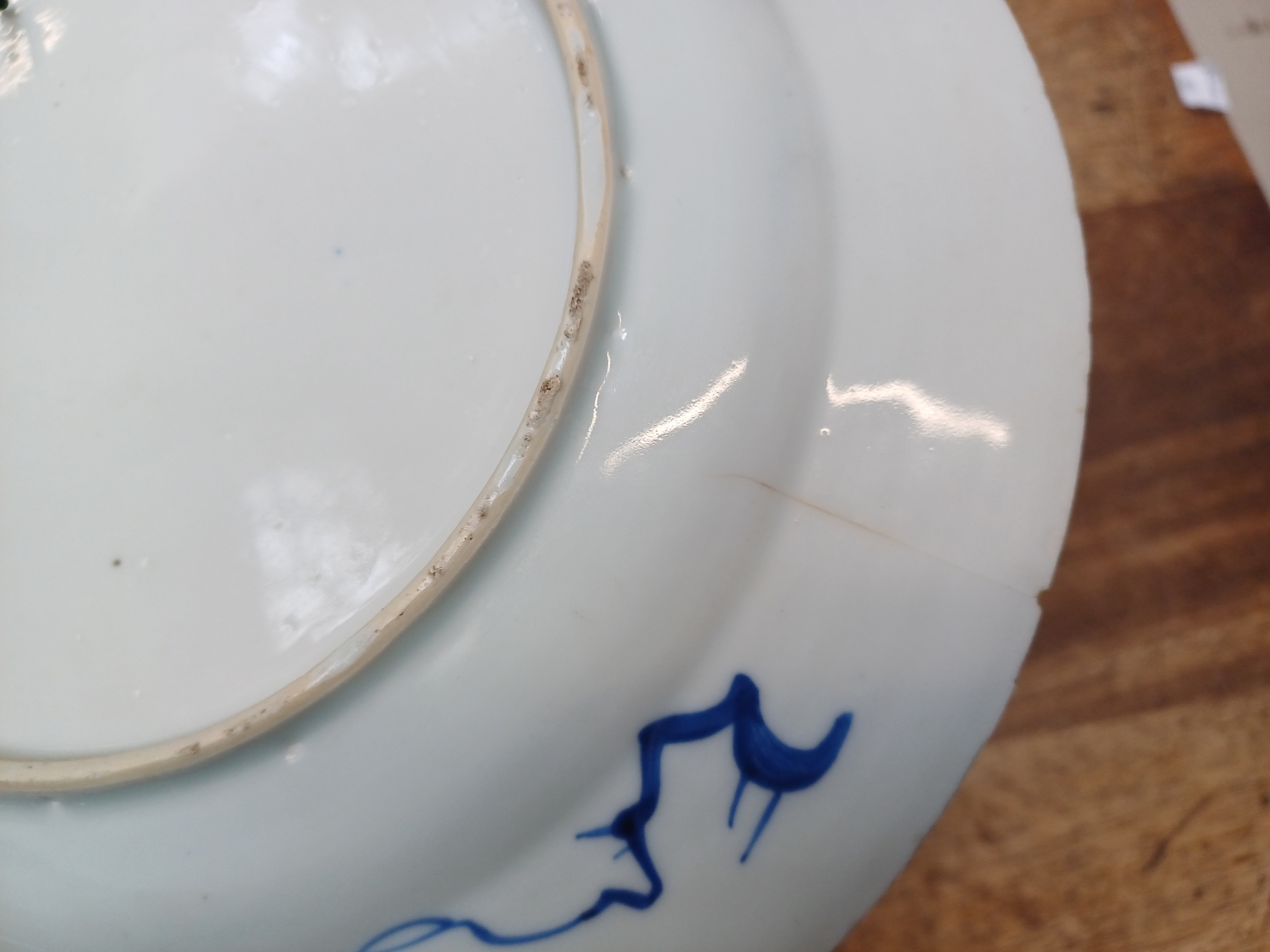 A CHINESE BLUE AND WHITE 'ROMANCE OF THE WESTERN CHAMBER' DISH 清雍正 青花繪西廂記盤 - Image 7 of 8