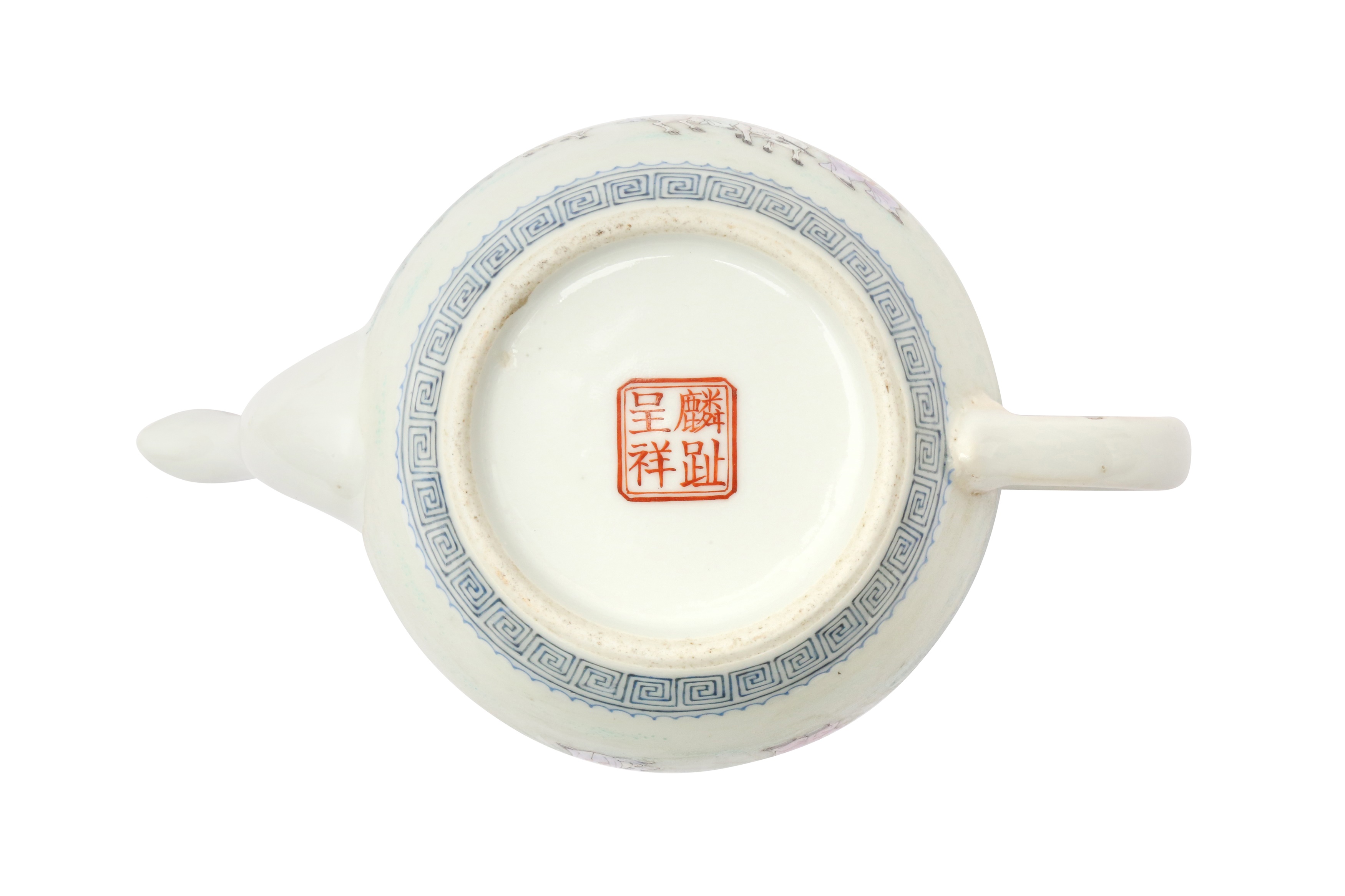 A CHINESE FAMILLE-ROSE 'CHILDREN' TEAPOT AND COVER 民國時期 粉彩嬰戲圖茶壺 《麟指呈祥》款 - Image 2 of 2