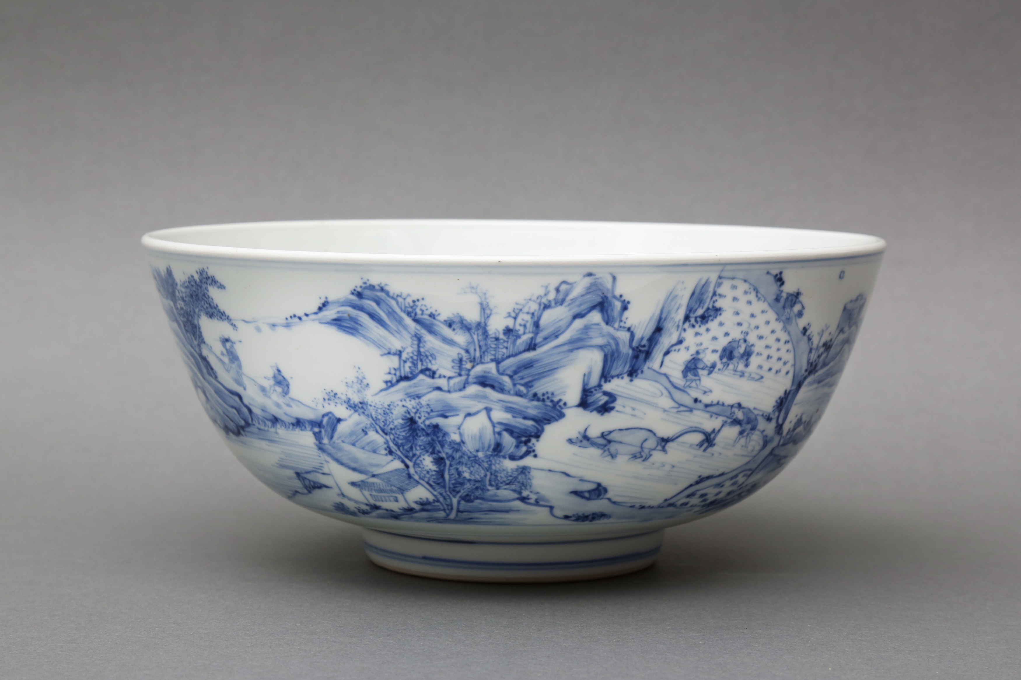 A RARE CHINESE BLUE AND WHITE 'MASTER OF THE ROCKS' BOWL 清康熙或雍正 青花山水人物圖紋盌