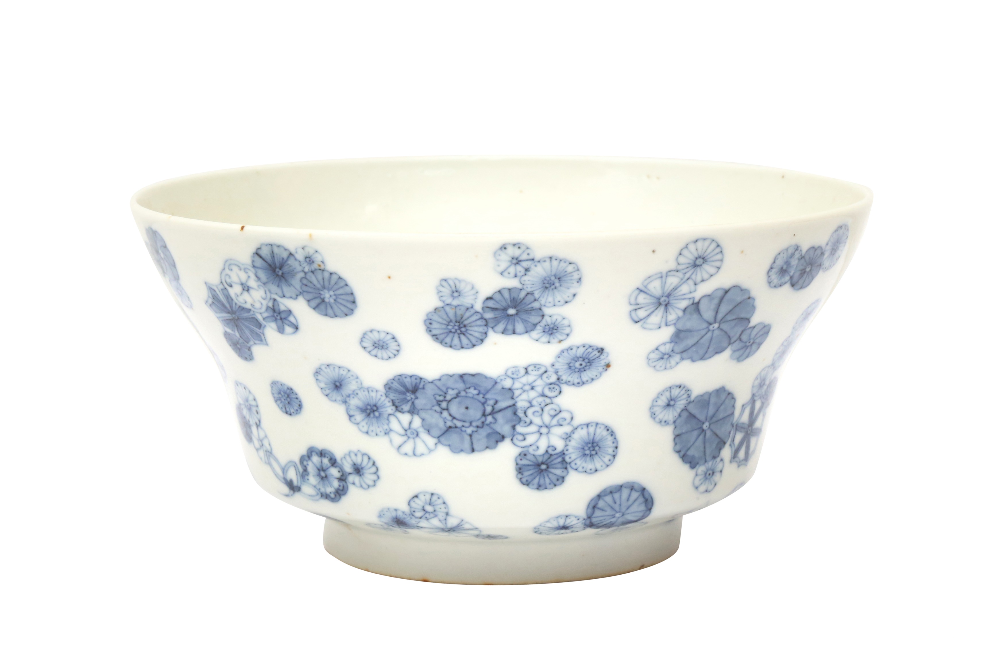 A CHINESE BLUE AND WHITE OGEE BOWL 清十九世紀 青花皮球花折腰盌 《御賜純一堂製》款