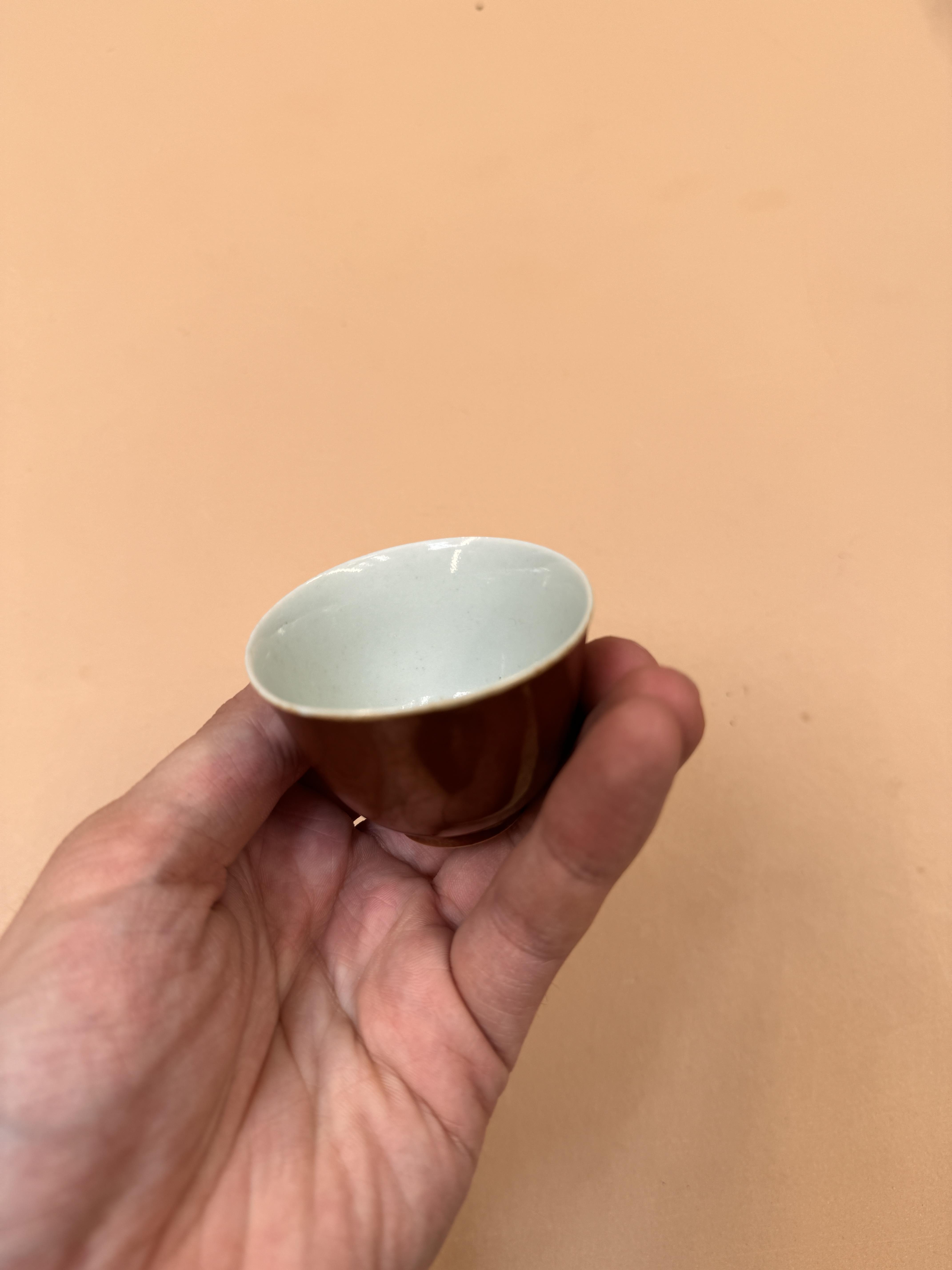 A RARE CHINESE MONOCHROME BROWN-GLAZED WINE CUP 清乾隆 醬釉盃 《大清乾隆年製》款 - Image 20 of 23