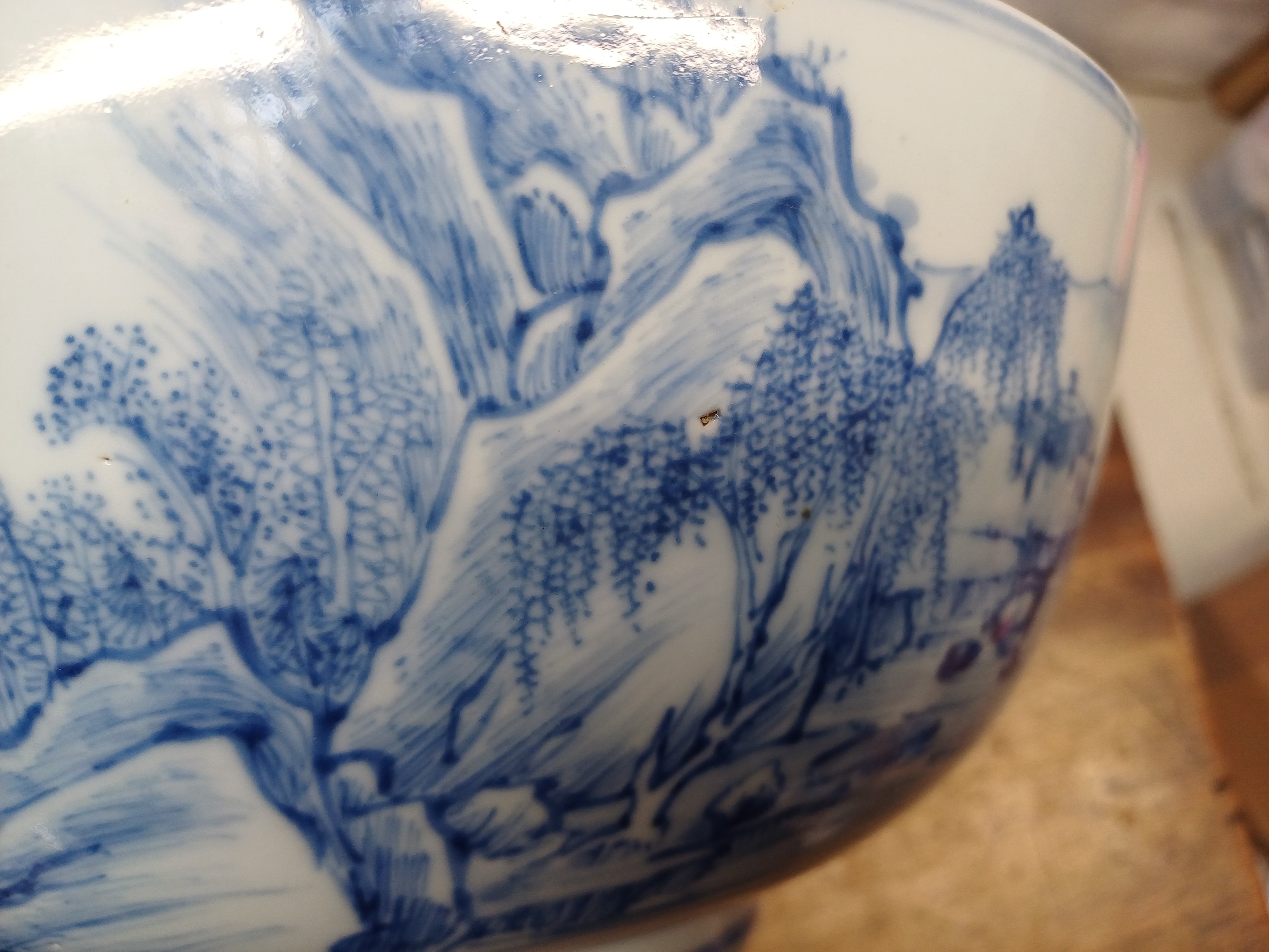 A RARE CHINESE BLUE AND WHITE 'MASTER OF THE ROCKS' BOWL 清康熙或雍正 青花山水人物圖紋盌 - Image 12 of 19