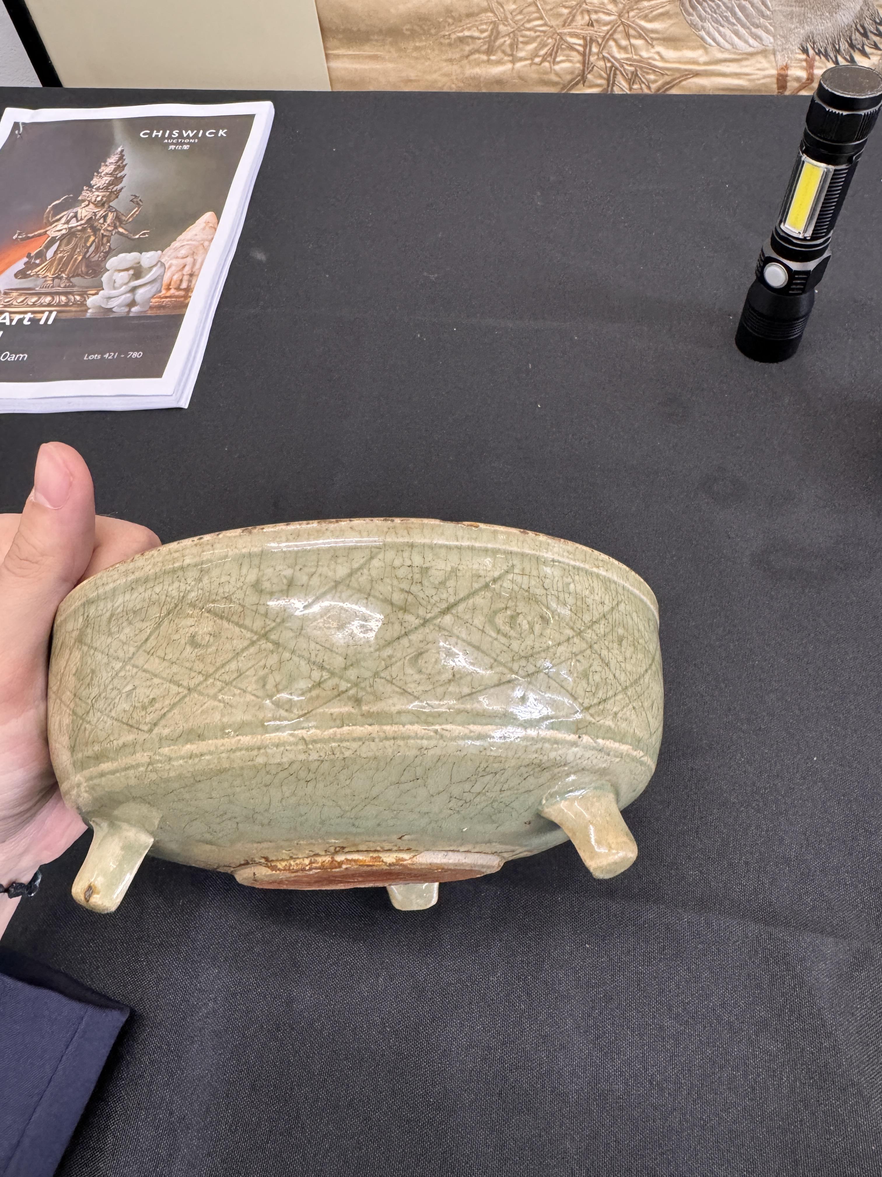 A CHINESE LONGQUAN CELADON-GLAZED TRIPOD CENSER 明 約1500年 龍泉窯青釉三足爐 - Image 14 of 14