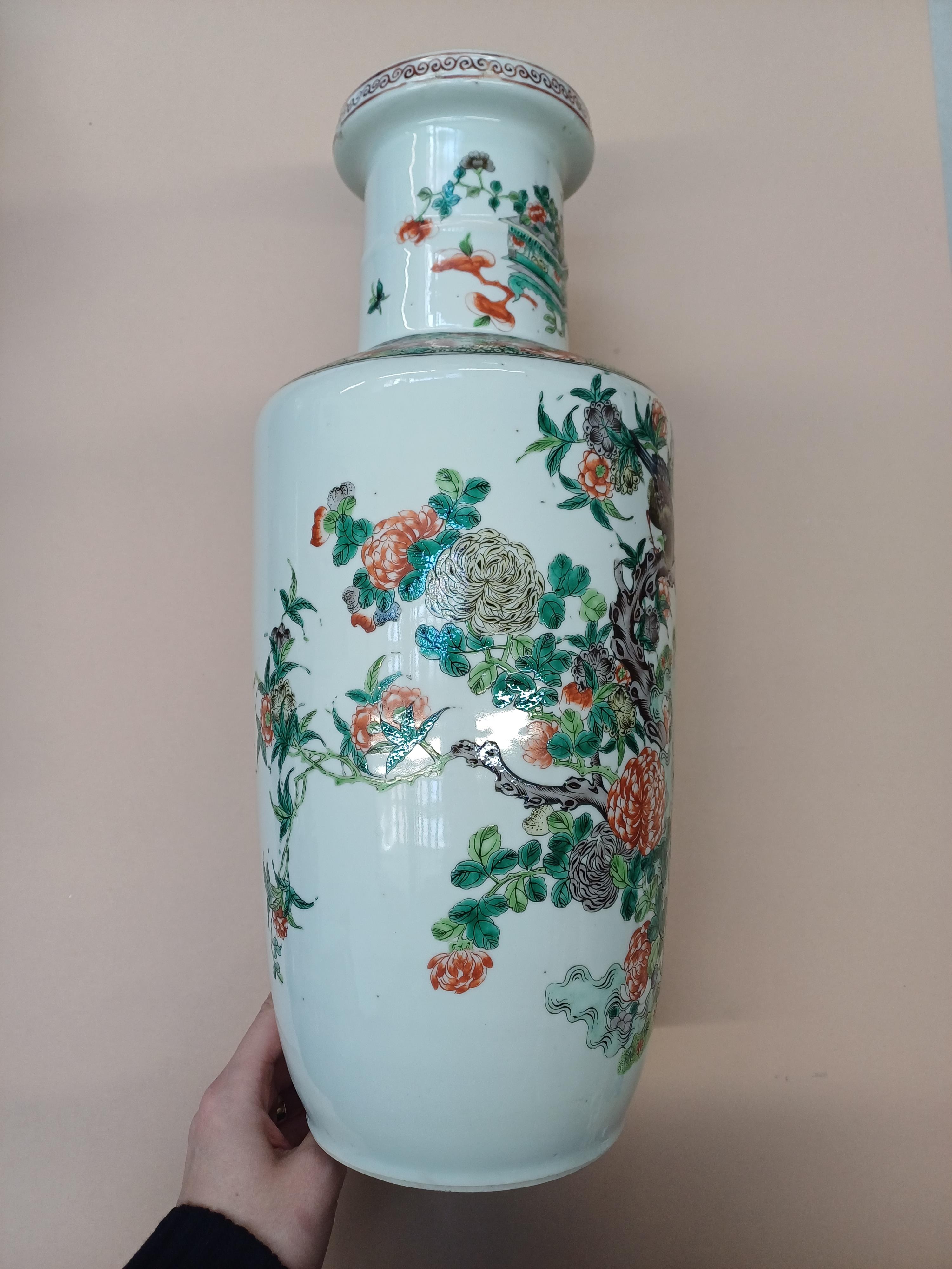 A PAIR OF FINE CHINESE FAMILLE-VERTE ‘BIRD AND BLOSSOM’ VASES 清康熙 五彩花鳥圖紋瓶一對 - Image 7 of 16