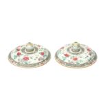 A PAIR OF LARGE CHINESE EXPORT FAMILLE-ROSE COVERS 清十八至十九世紀 外銷粉彩花卉蓋一對