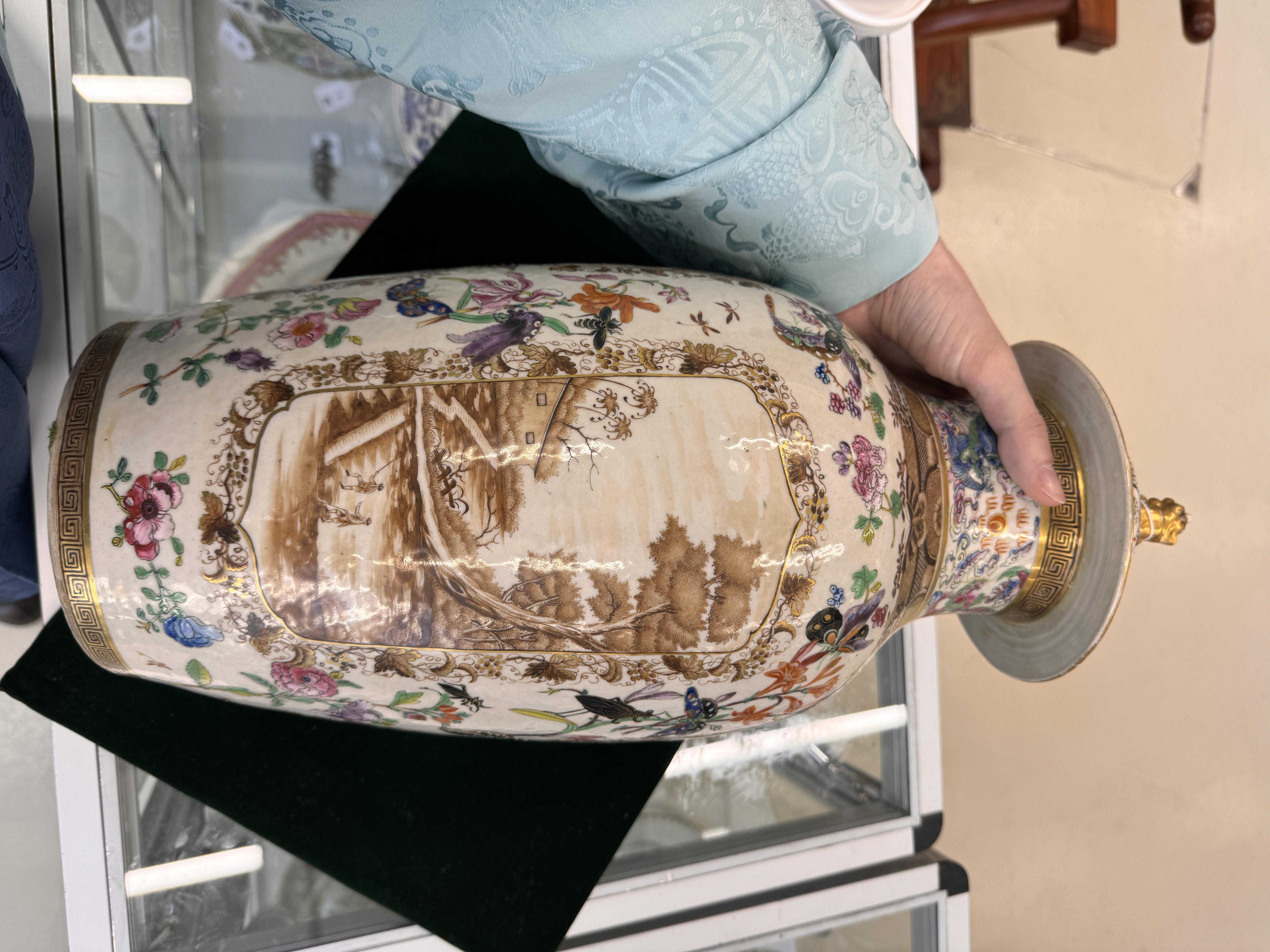 A FINE CHINESE EXPORT FAMILLE-ROSE, SEPIA AND GILT-DECORATED 'EUROPEAN SUBJECT' VASE AND COVER 清乾隆 外 - Image 12 of 26