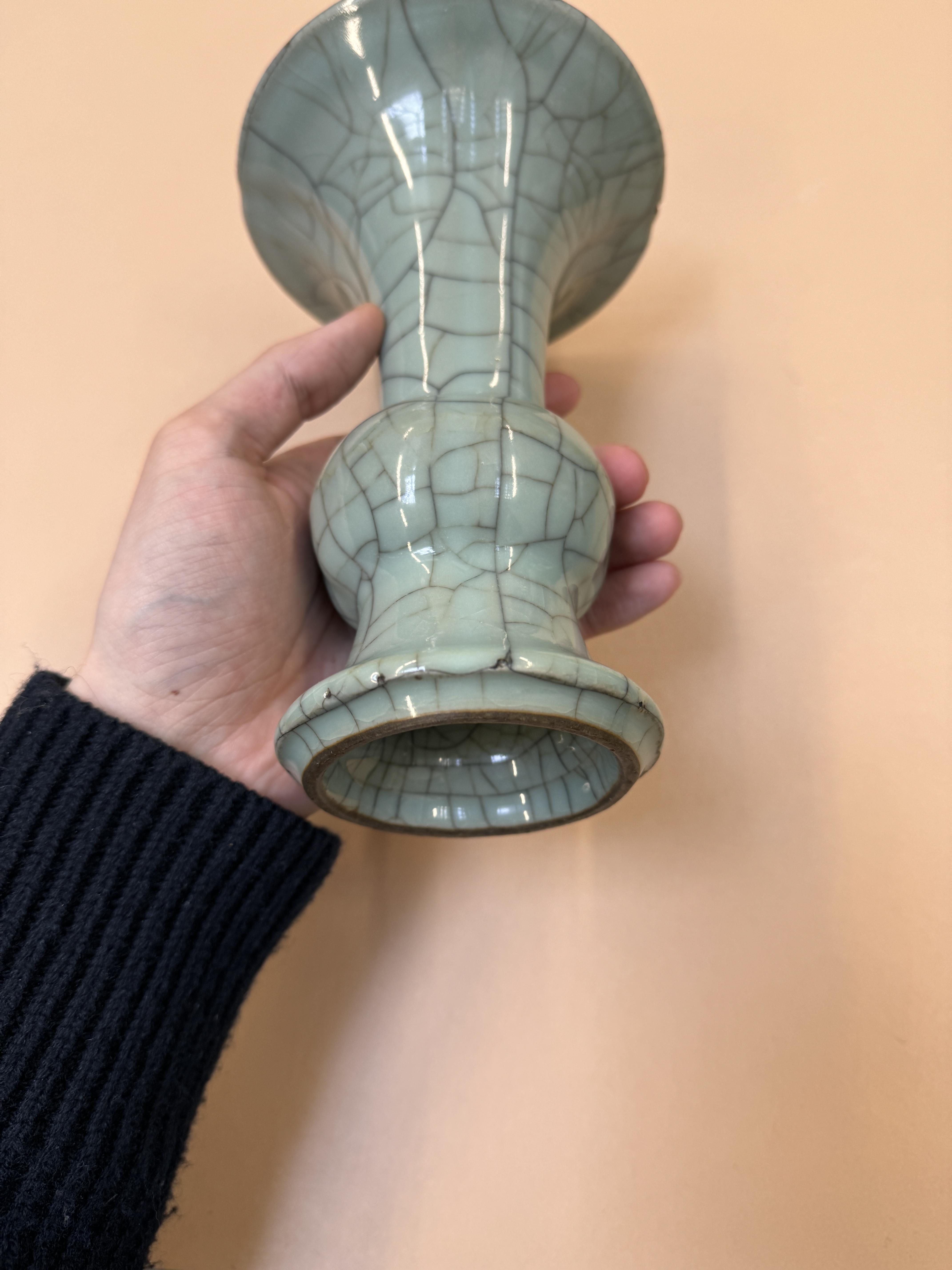 A CHINESE GUAN-TYPE VASE, GU 清 仿官窯觚 - Image 19 of 36