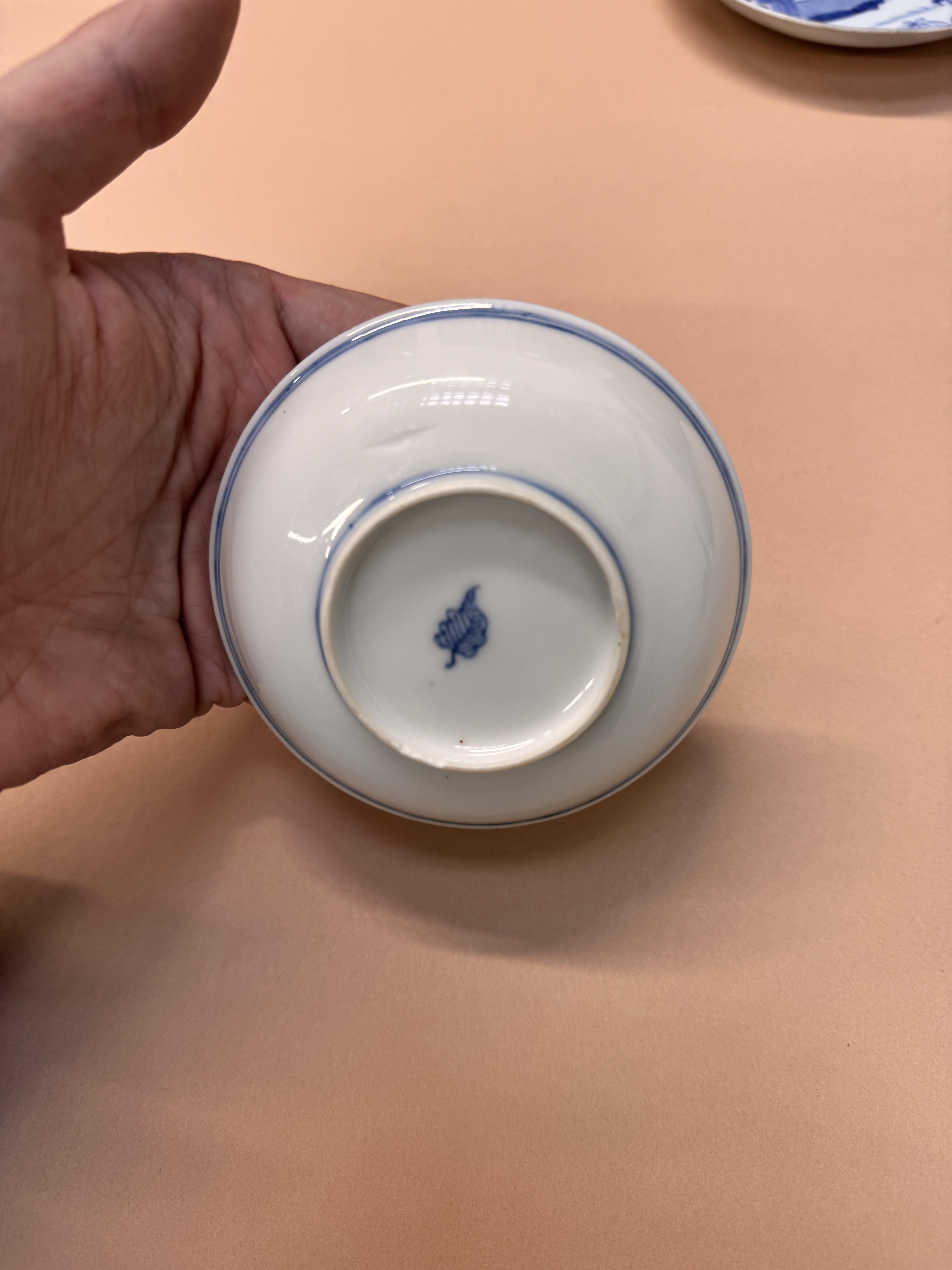 A CHINESE BLUE AND WHITE 'MONK' DISH 清康熙 青花人物圖紋盤 - Image 7 of 9