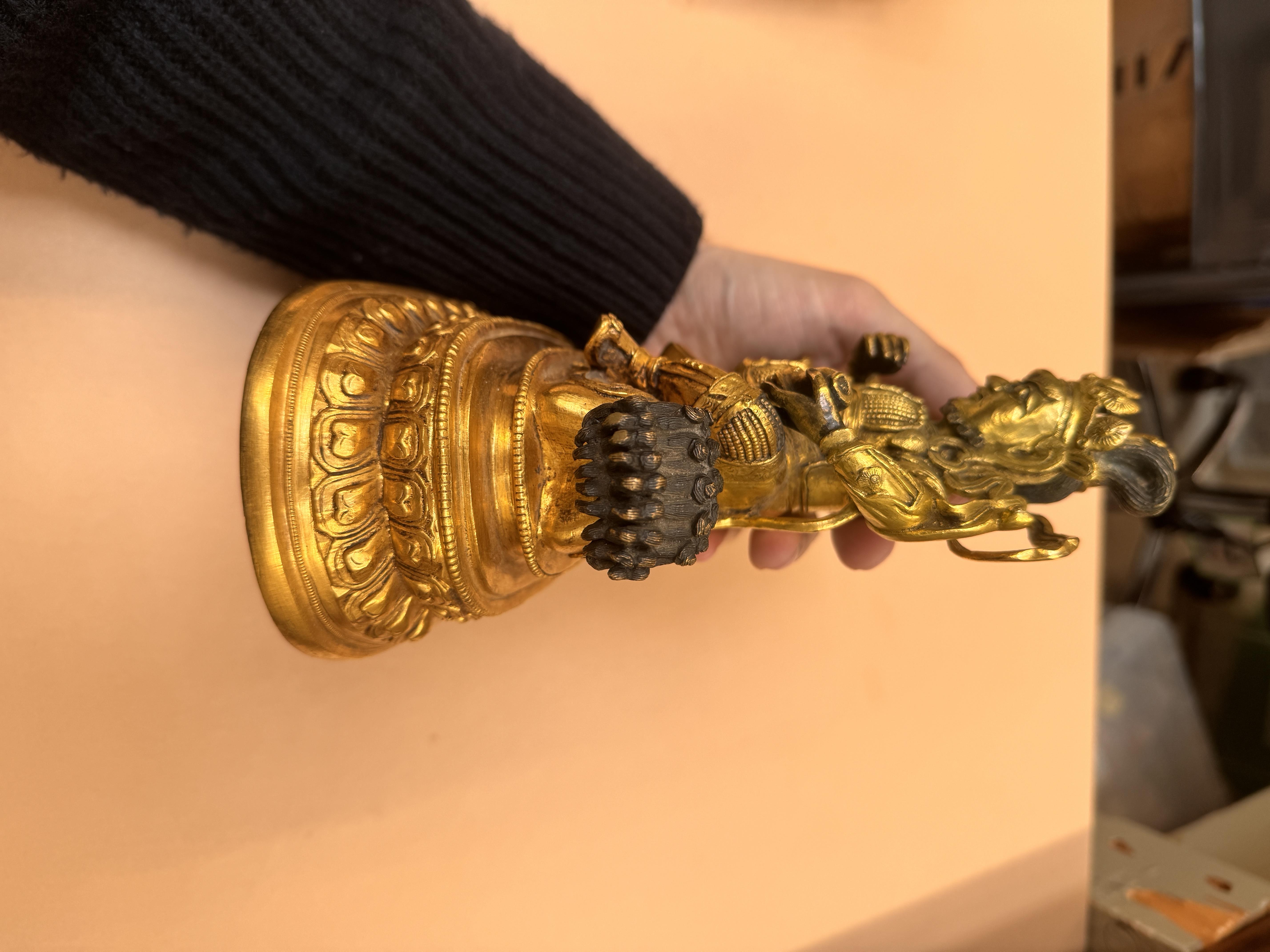 A SINO-TIBETAN GILT-BRONZE FIGURE OF VAISHRAVANA 十九世紀或後期 銅鎏金多聞天王像 - Image 13 of 22