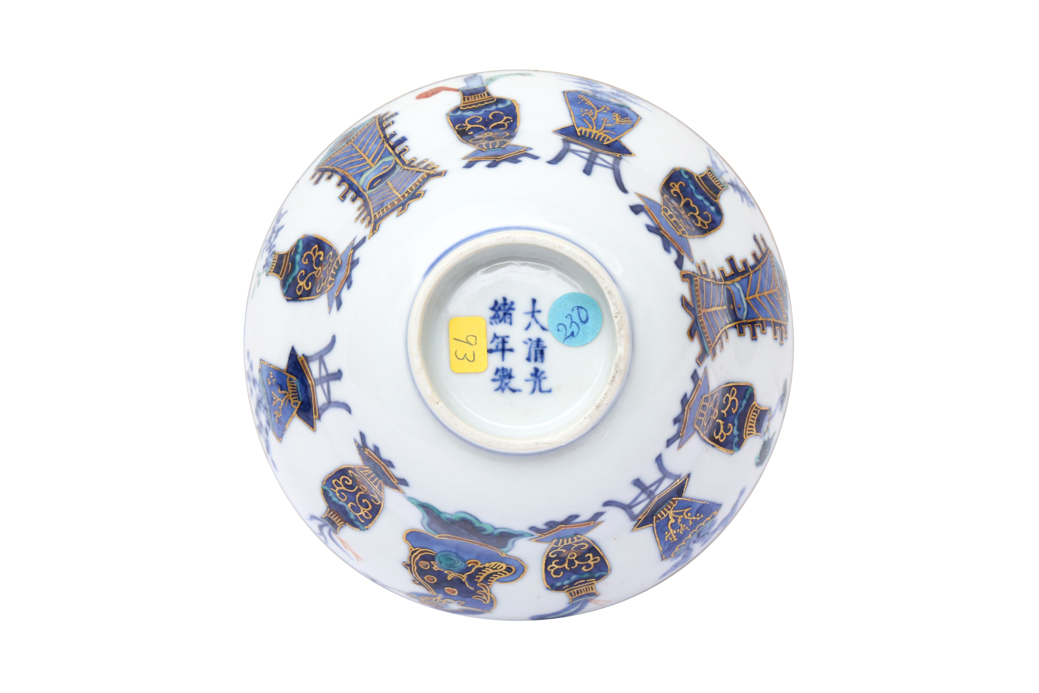 A CHINESE BLUE AND WHITE 'ANTIQUES' OGEE BOWL 清光緒 青花博古圖紋折腰碗 《大清光緒年製》款 - Image 2 of 9