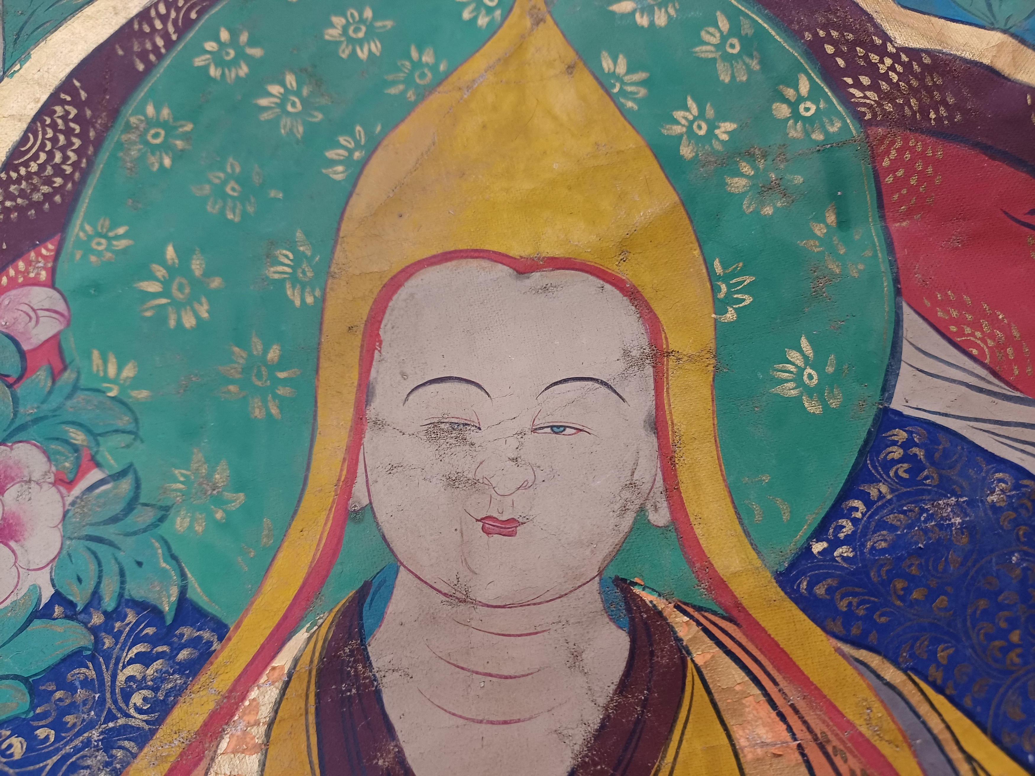 A TIBETAN PAINTED THANGKA OF TSONGKHAPA 十九世紀 藏傳宗喀巴唐卡 - Image 8 of 23