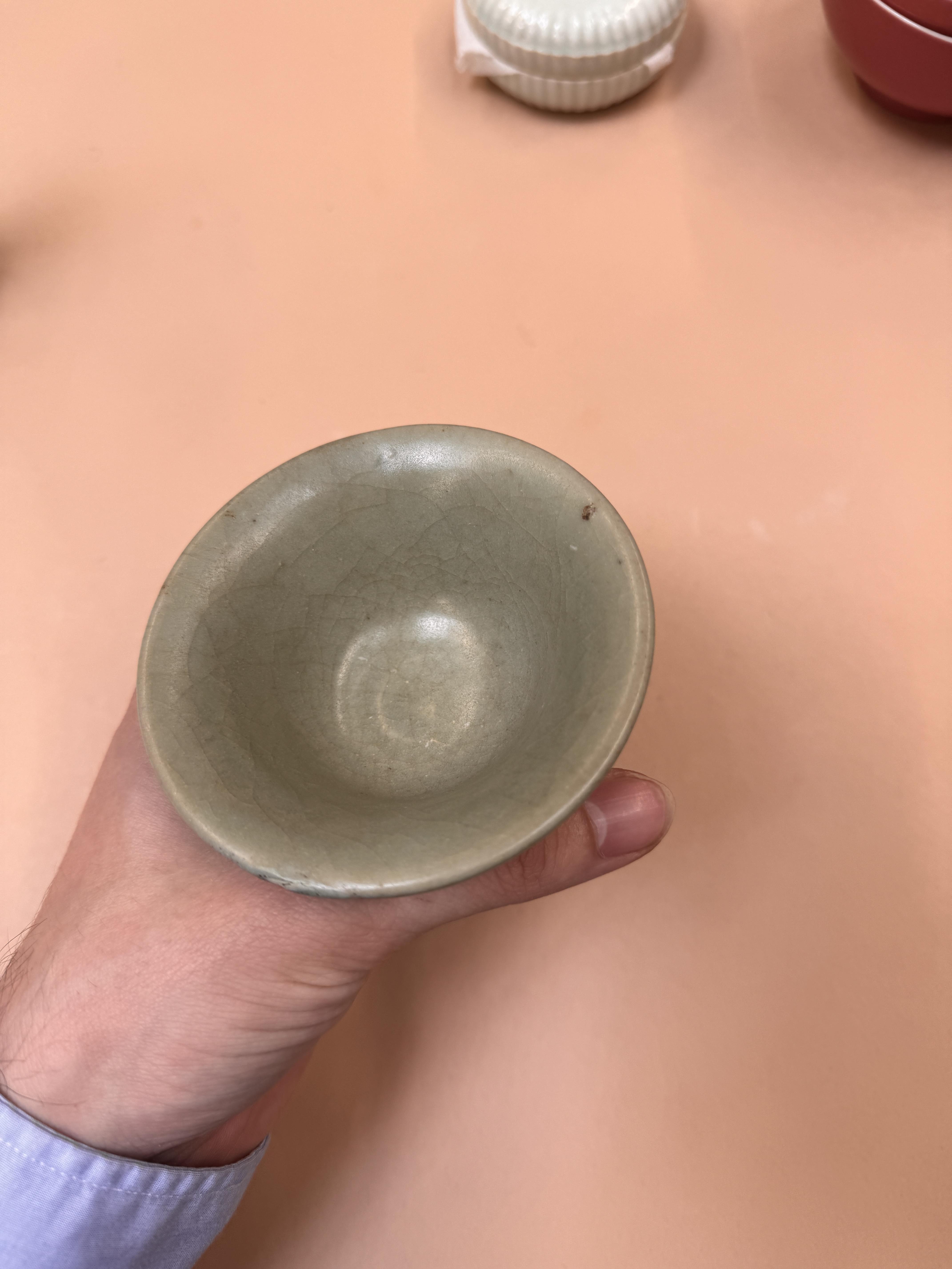 A CHINESE LONGQUAN CELADON-GLAZED STEM CUP 明 龍泉窯青釉高足盃 - Image 2 of 12