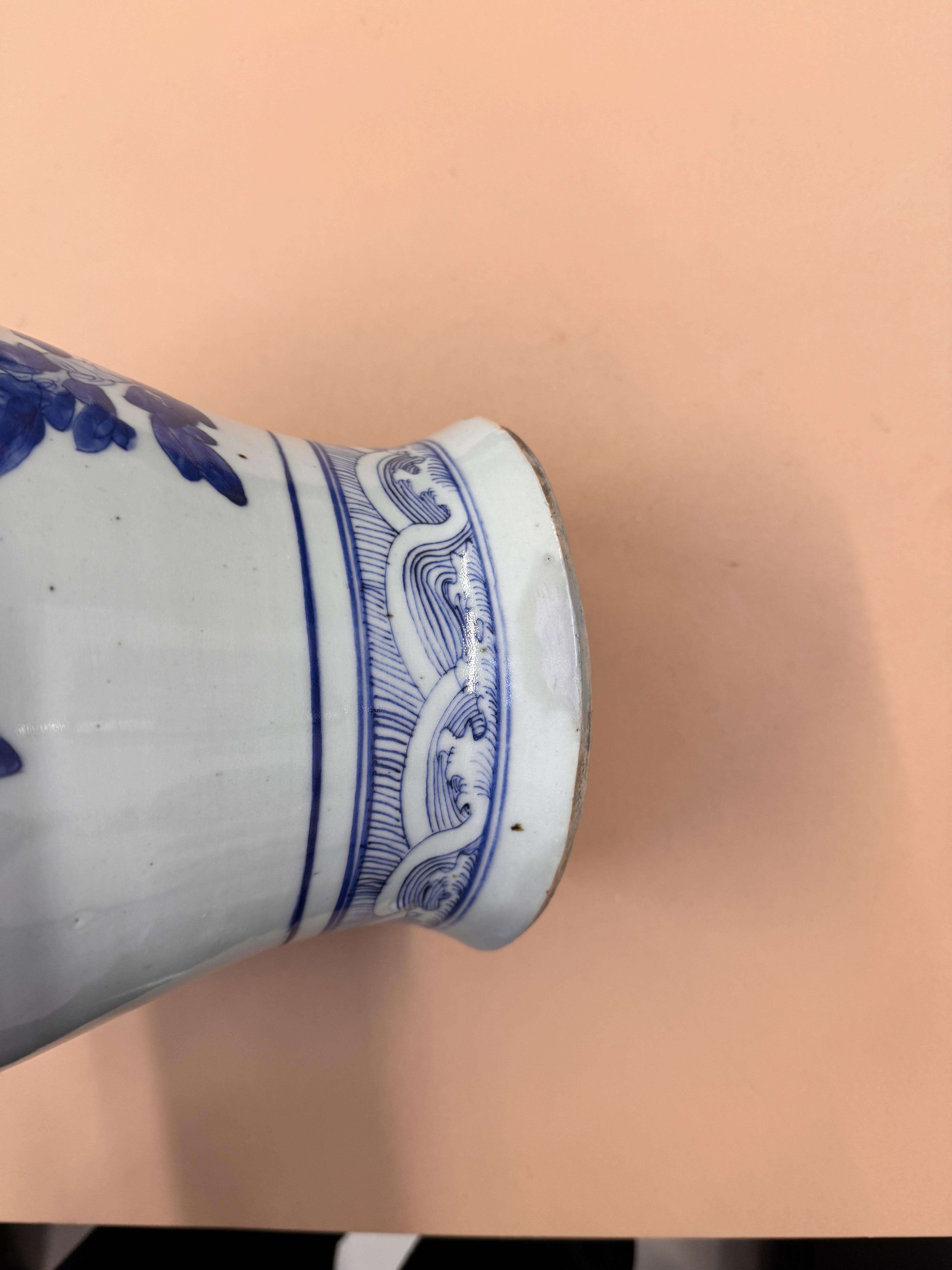 A CHINESE BLUE AND WHITE BALUSTER VASE AND COVER 清十九世紀 青花花鳥圖紋獅鈕蓋罐 - Image 10 of 28