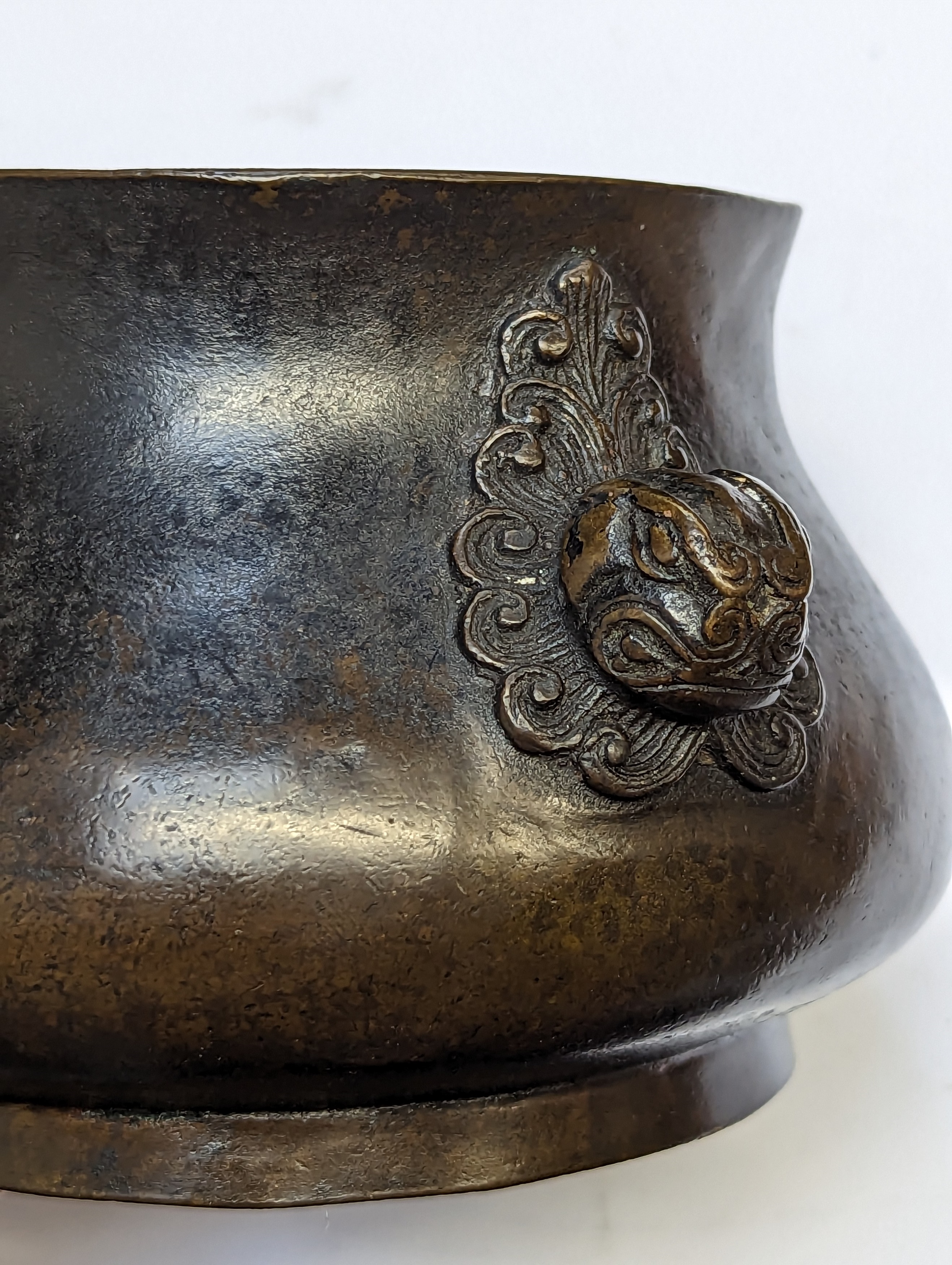 A CHINESE BRONZE INCENSE BURNER 十七世紀 銅香爐 - Image 8 of 15