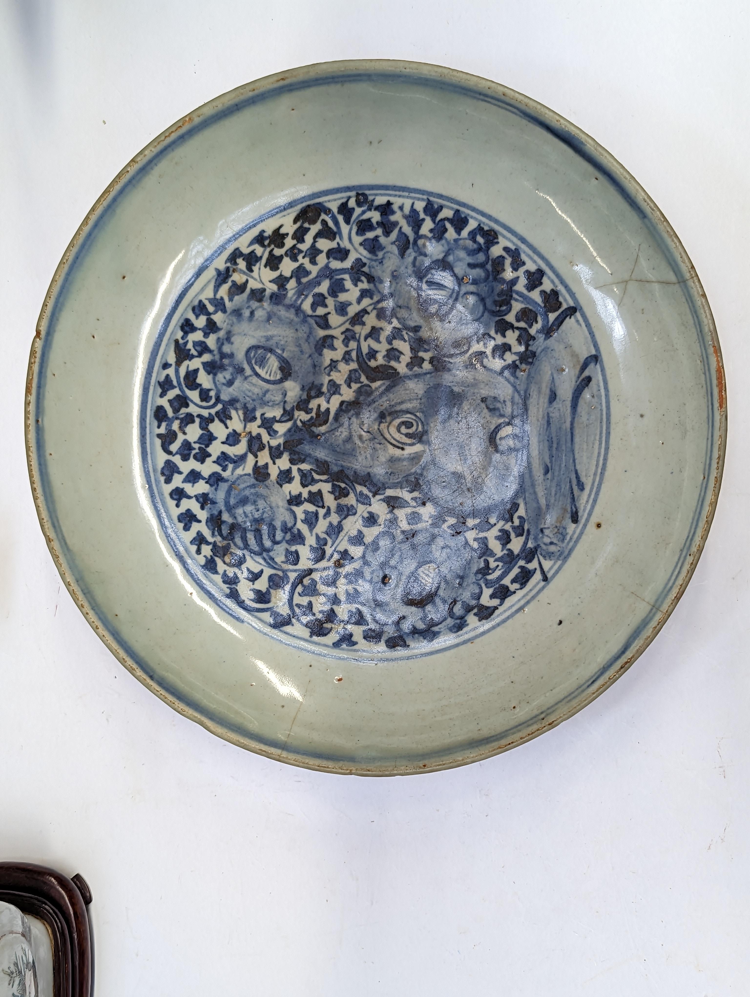 A CHINESE BLUE AND WHITE 'SCHOLAR'S ROCK' DISH 明 青花供石紋盤 - Image 2 of 13