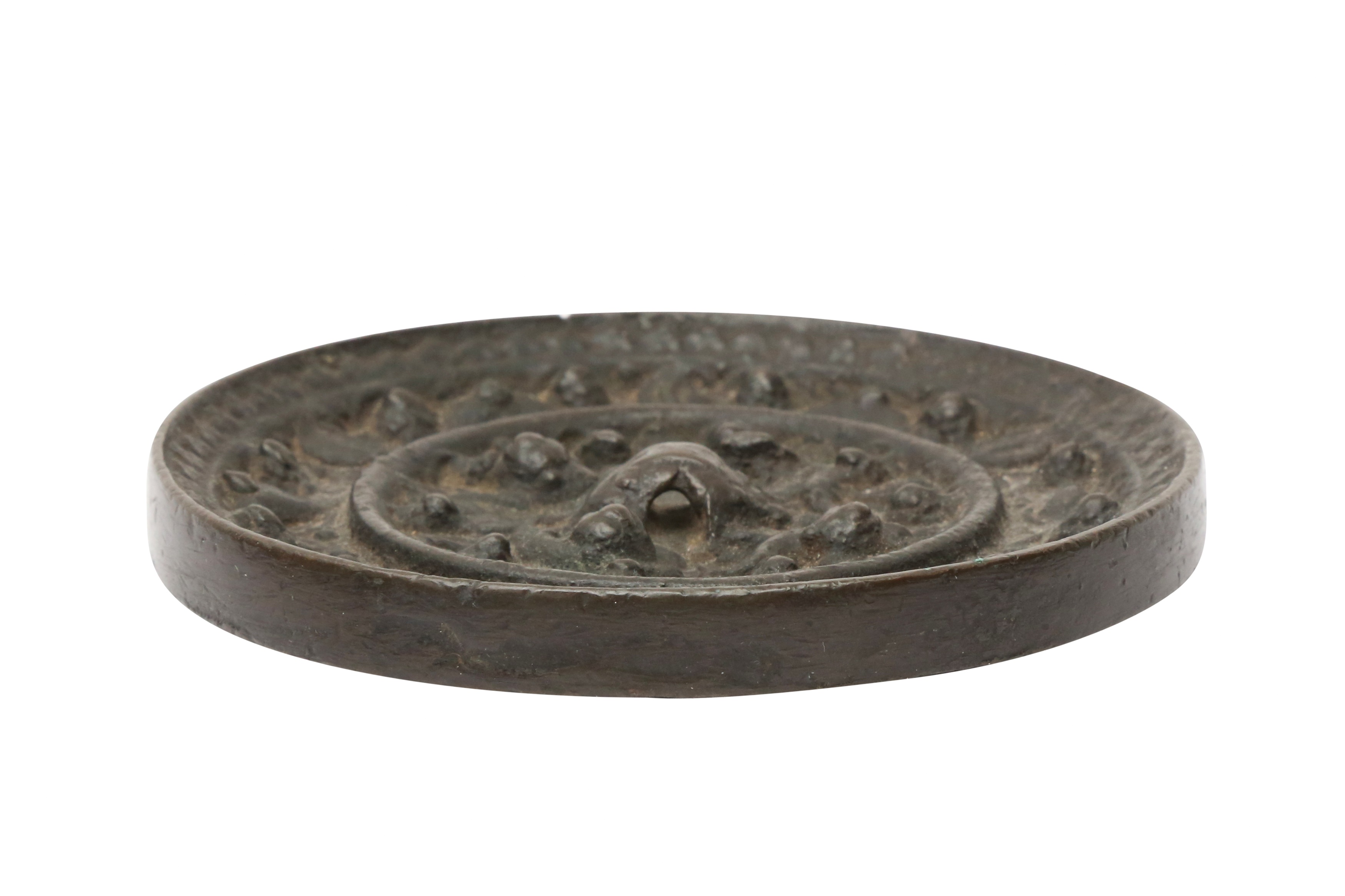 A SMALL CHINESE BRONZE MIRROR 清十九世紀 狻猊葡萄紋銅鏡 - Image 2 of 2