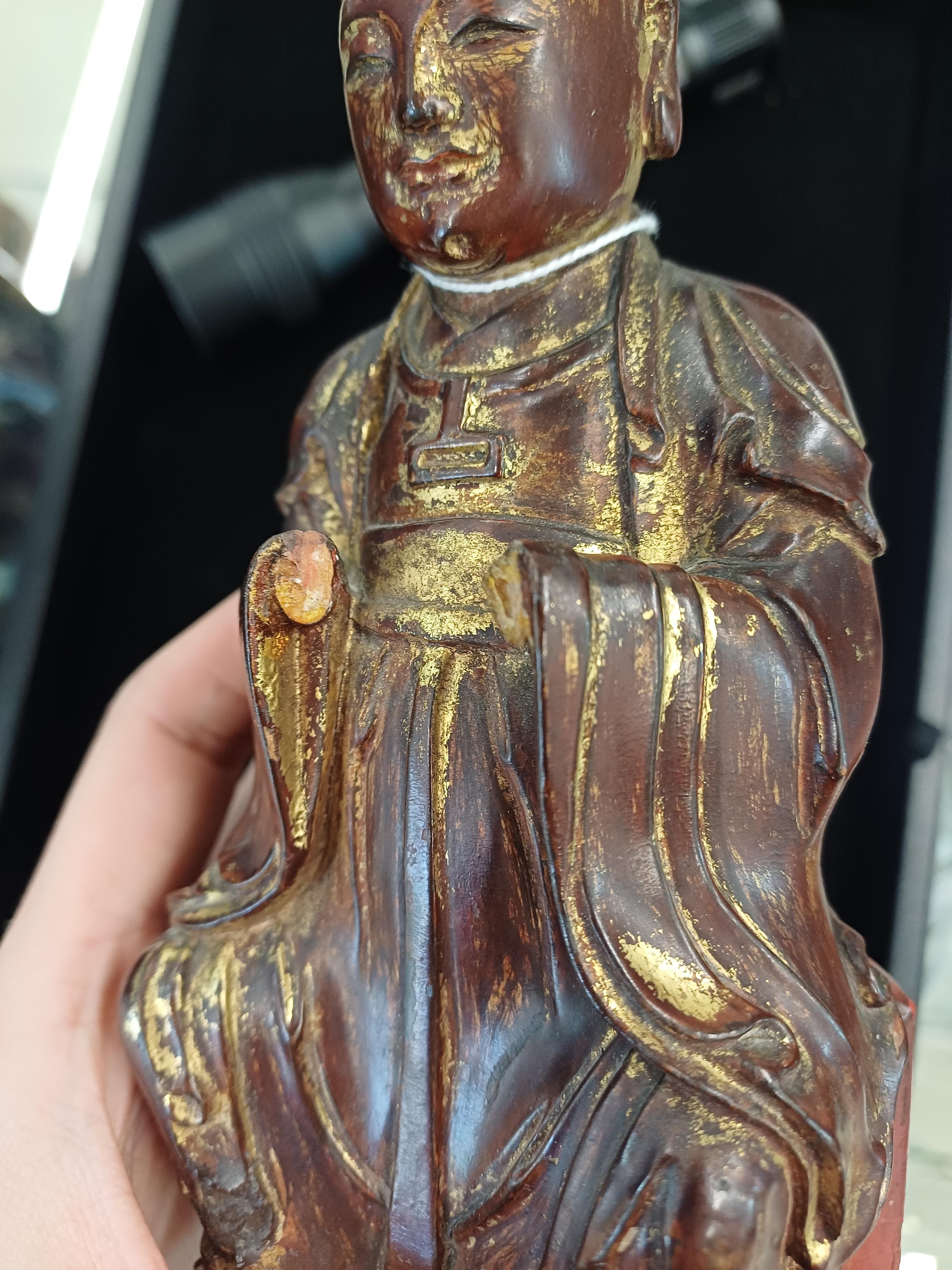 SEVEN CHINESE LACQUERED WOOD FIGURES 明或後期 漆木人物雕像七件 - Image 16 of 33