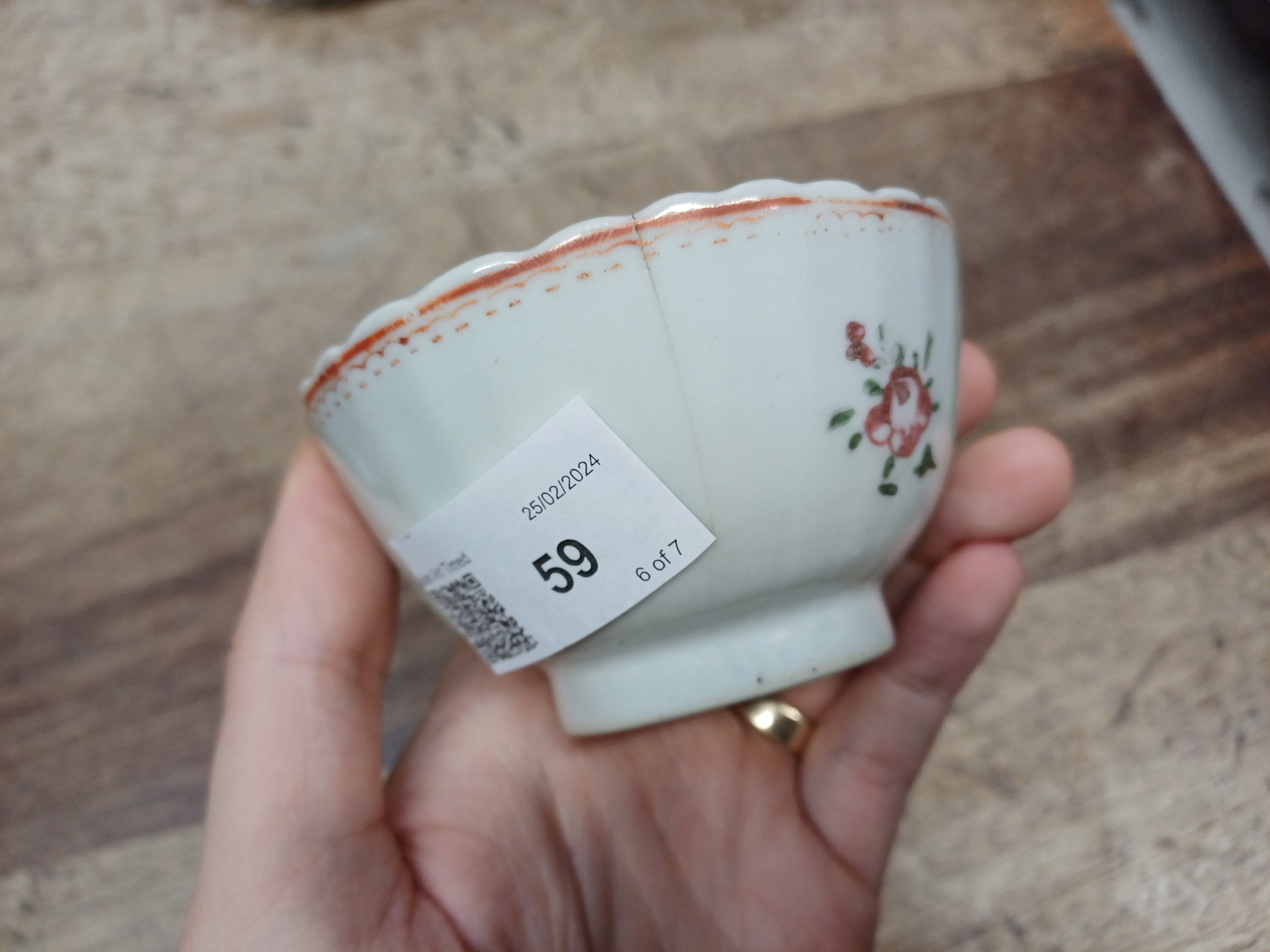 FIVE CHINESE FAMILLE-ROSE CUPS AND TWO SAUCERS 清十八世紀 粉彩杯碟五件 - Image 12 of 21