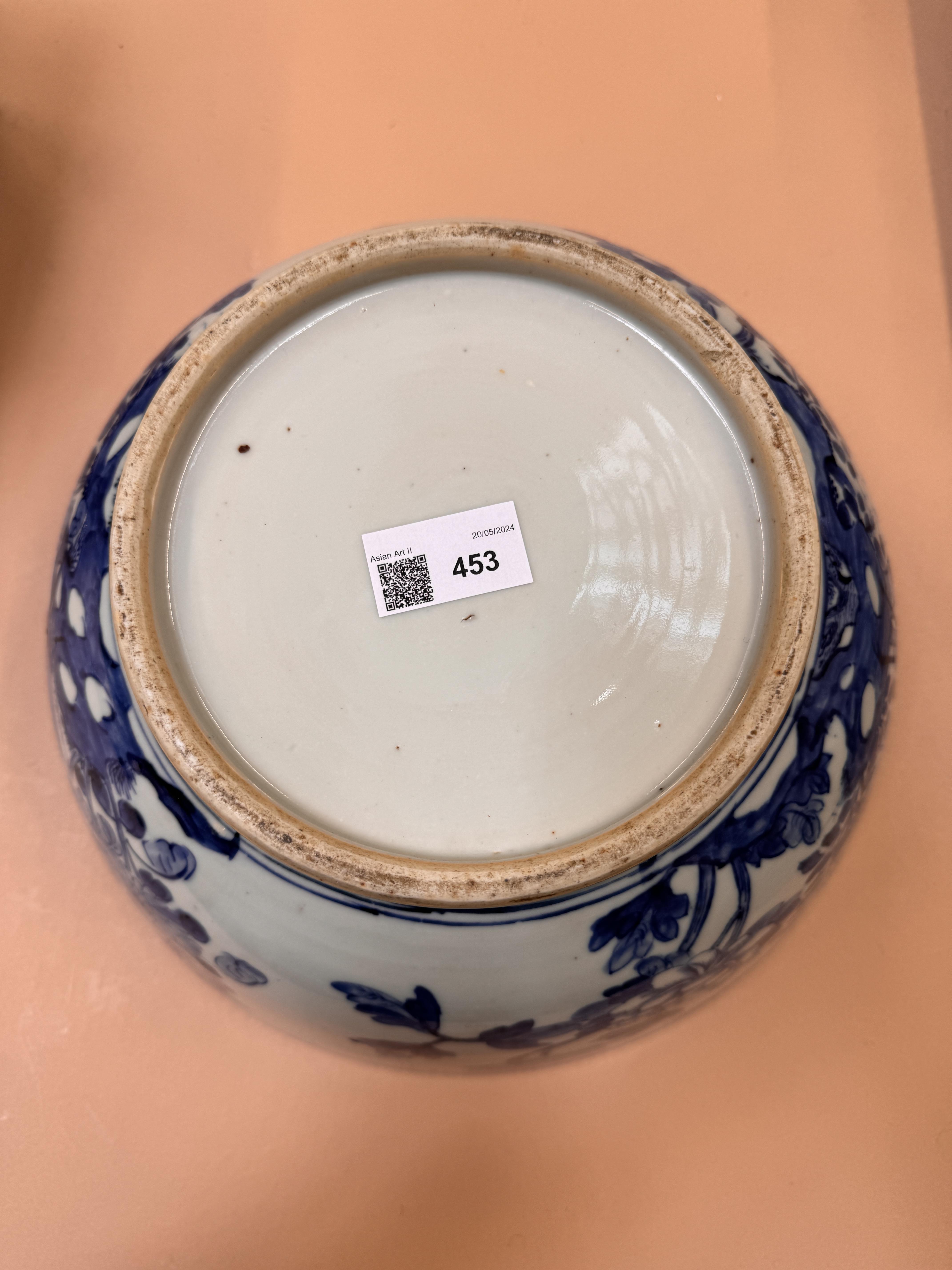 A CHINESE BLUE AND WHITE 'BIRDS AND BLOSSOMS' BOWL 清十九世紀 青花花鳥圖紋盌 - Image 11 of 15