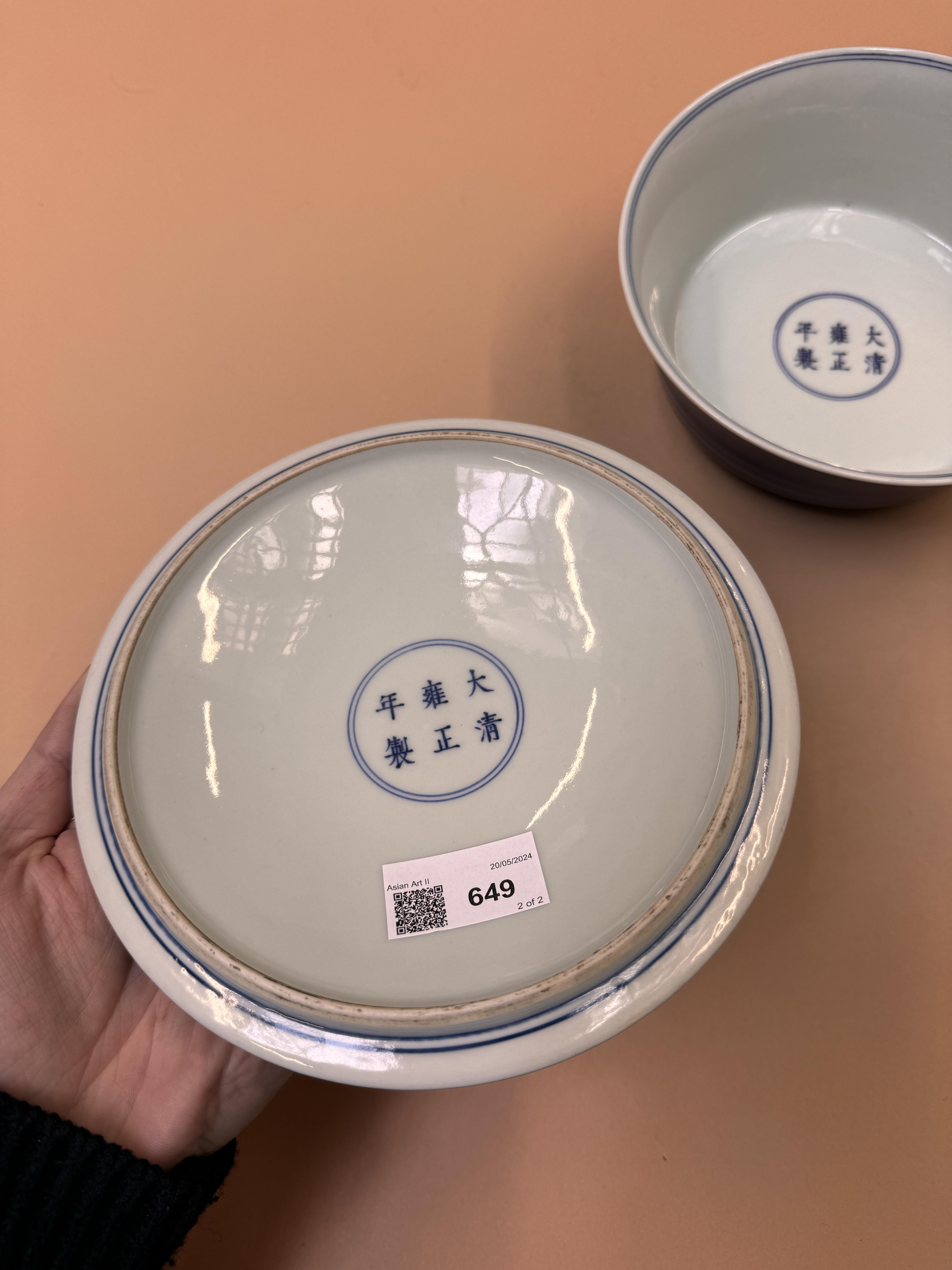 A CHINESE MONOCHROME BLUE-GLAZED BOWL AND COVER 藍釉朱雀鈕蓋盌 - Image 11 of 17