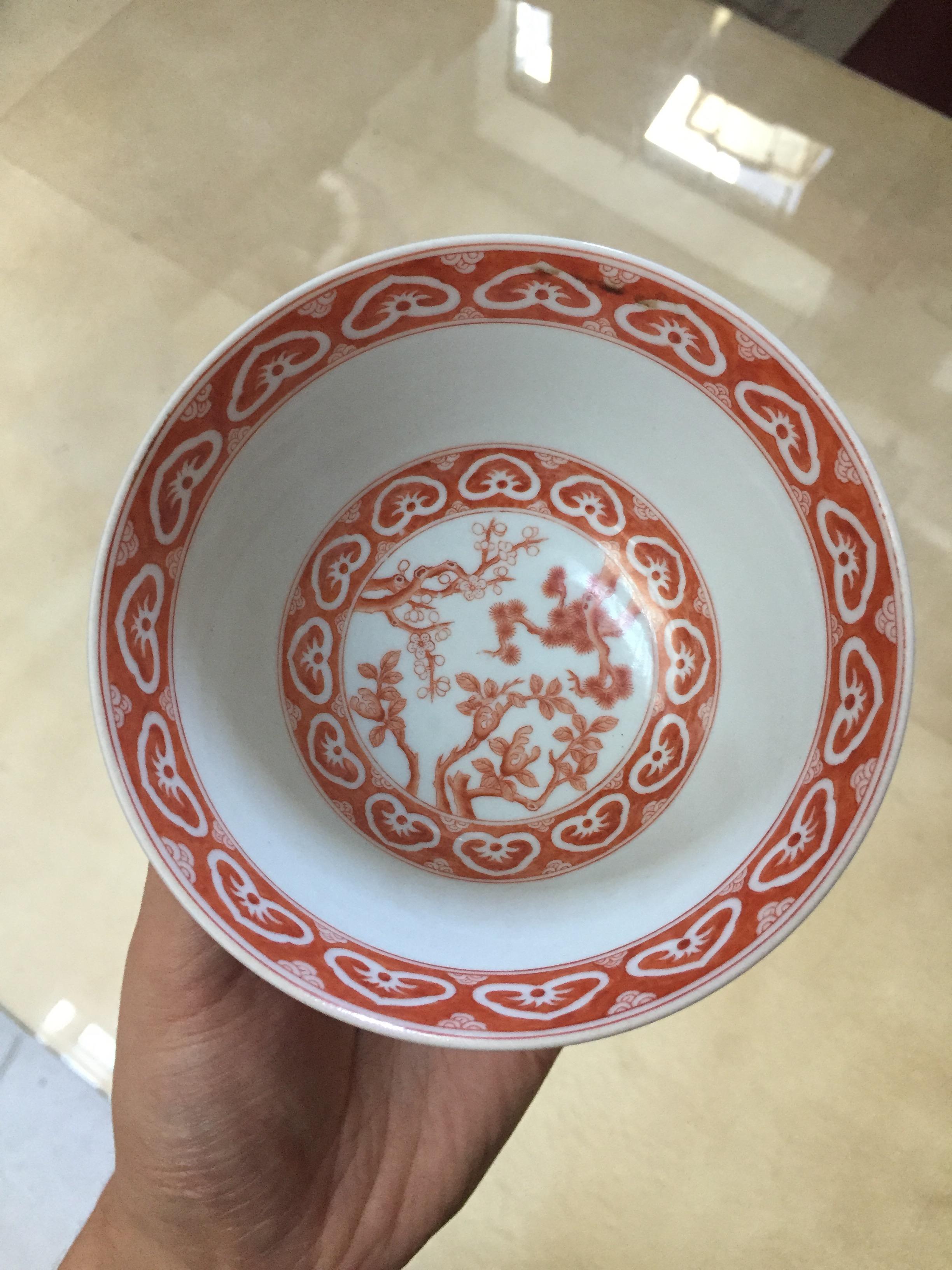 A CHINESE IRON RED-DECORATED 'THREE PURITY TEA POEM' BOWL 描紅「三清茶」詩茶盌 《大清乾隆年製》款 - Image 6 of 11