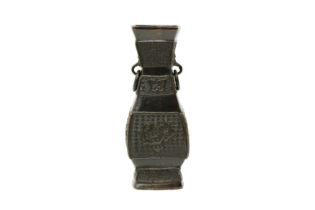 A CHINESE BRONZE ARCHAISTIC TWIN-HANDLED VASE 十七或十八世紀 銅仿古雙耳瓶