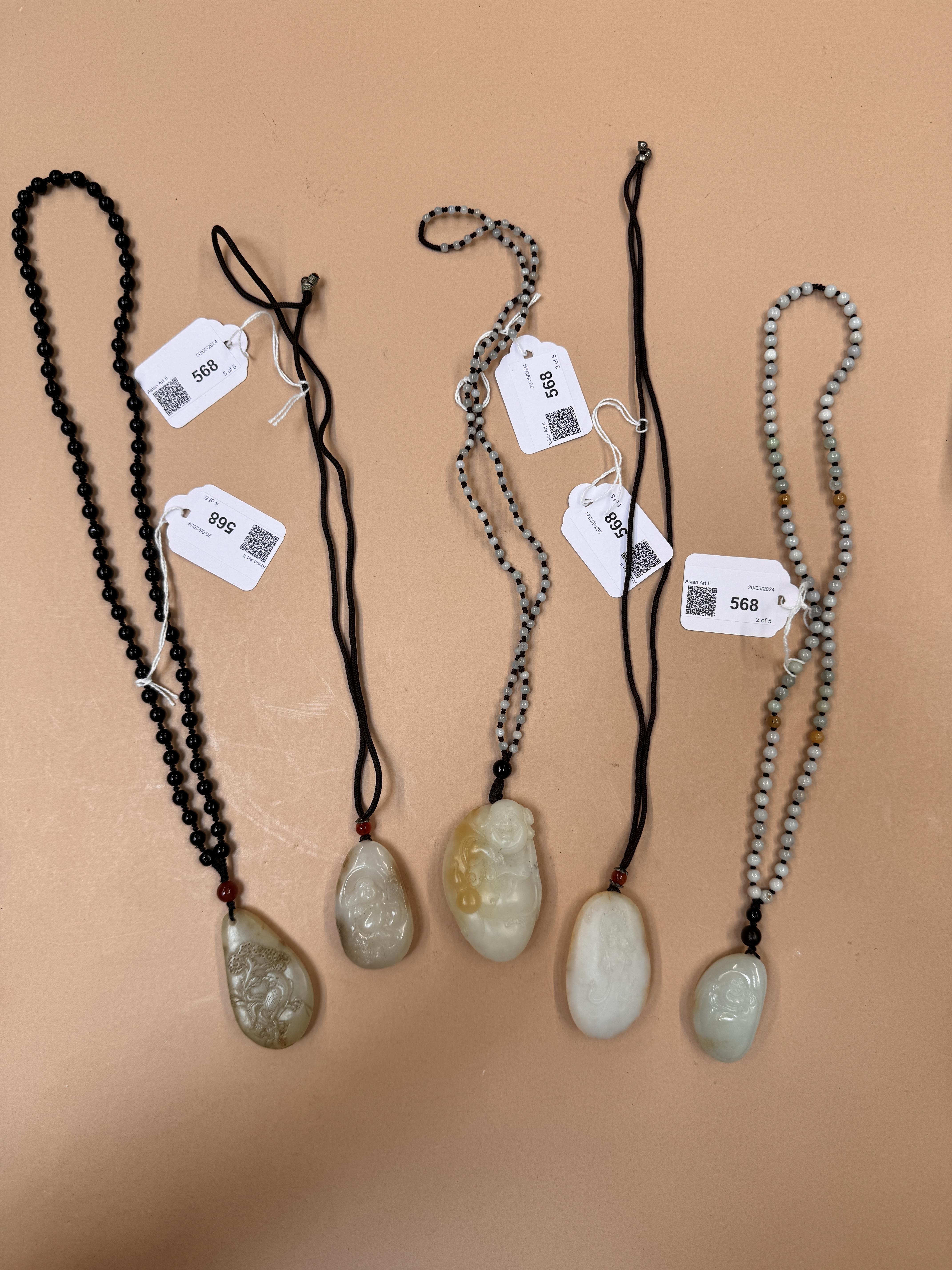 FIVE CHINESE JADE PENDANTS 二十世紀 玉吊飾一組五件 - Image 18 of 18