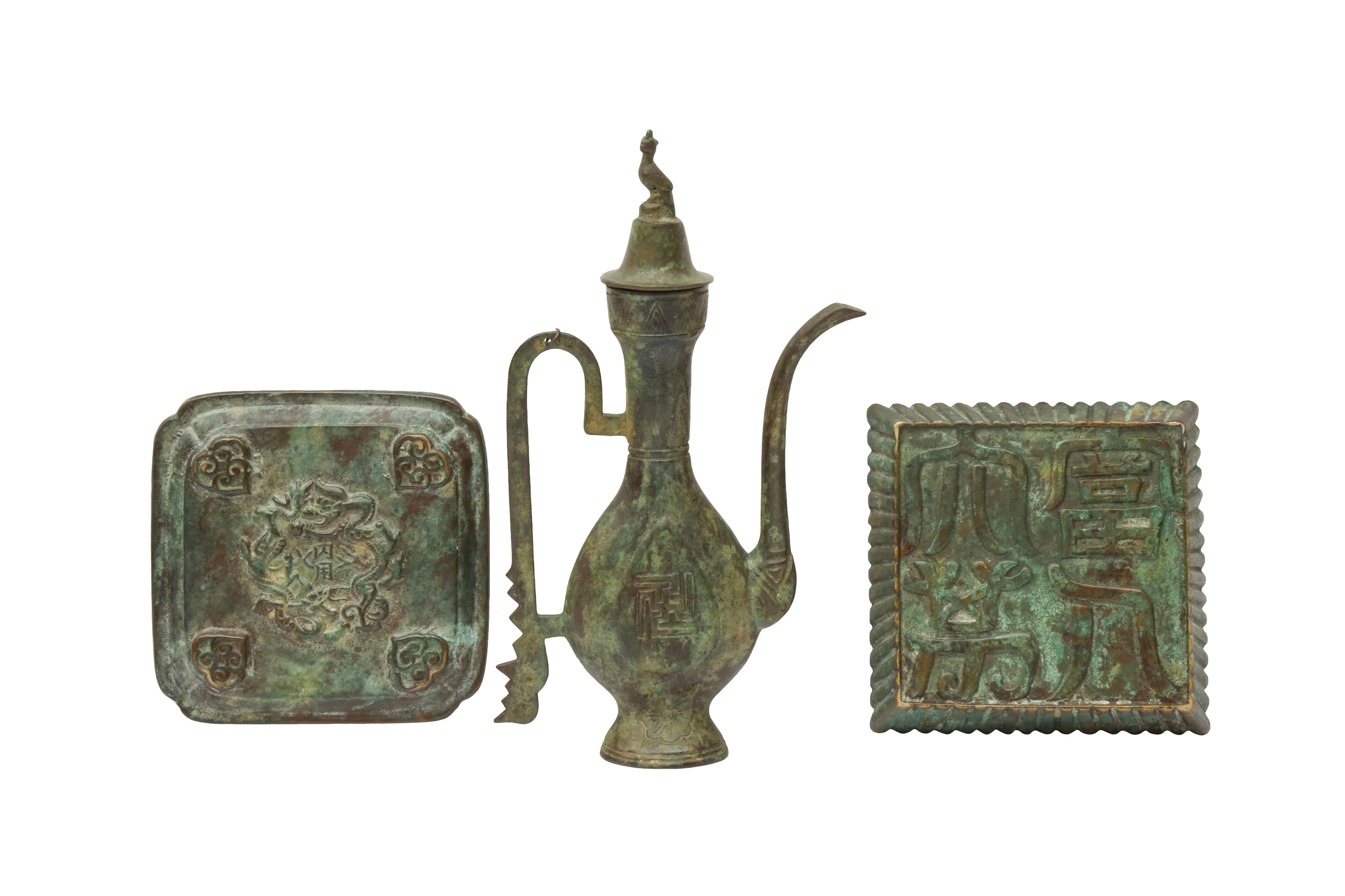 TWO CHINESE BRONZE TRAYS AND AN ARCHAISTIC EWER 民國時期 銅盤兩件及仿古執壺 - Image 2 of 15