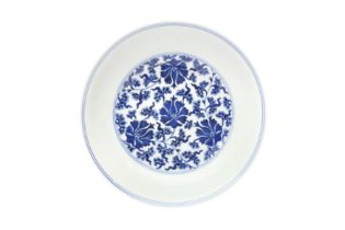 A CHINESE BLUE AND WHITE 'LOTUS' DISH 二十世紀 青花纏枝蓮紋盤 《大清乾隆年製》款