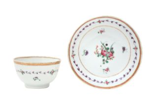 A CHINESE FAMILLE-ROSE CUP AND SAUCER 十八至十九世紀 粉彩花卉紋盃及盤