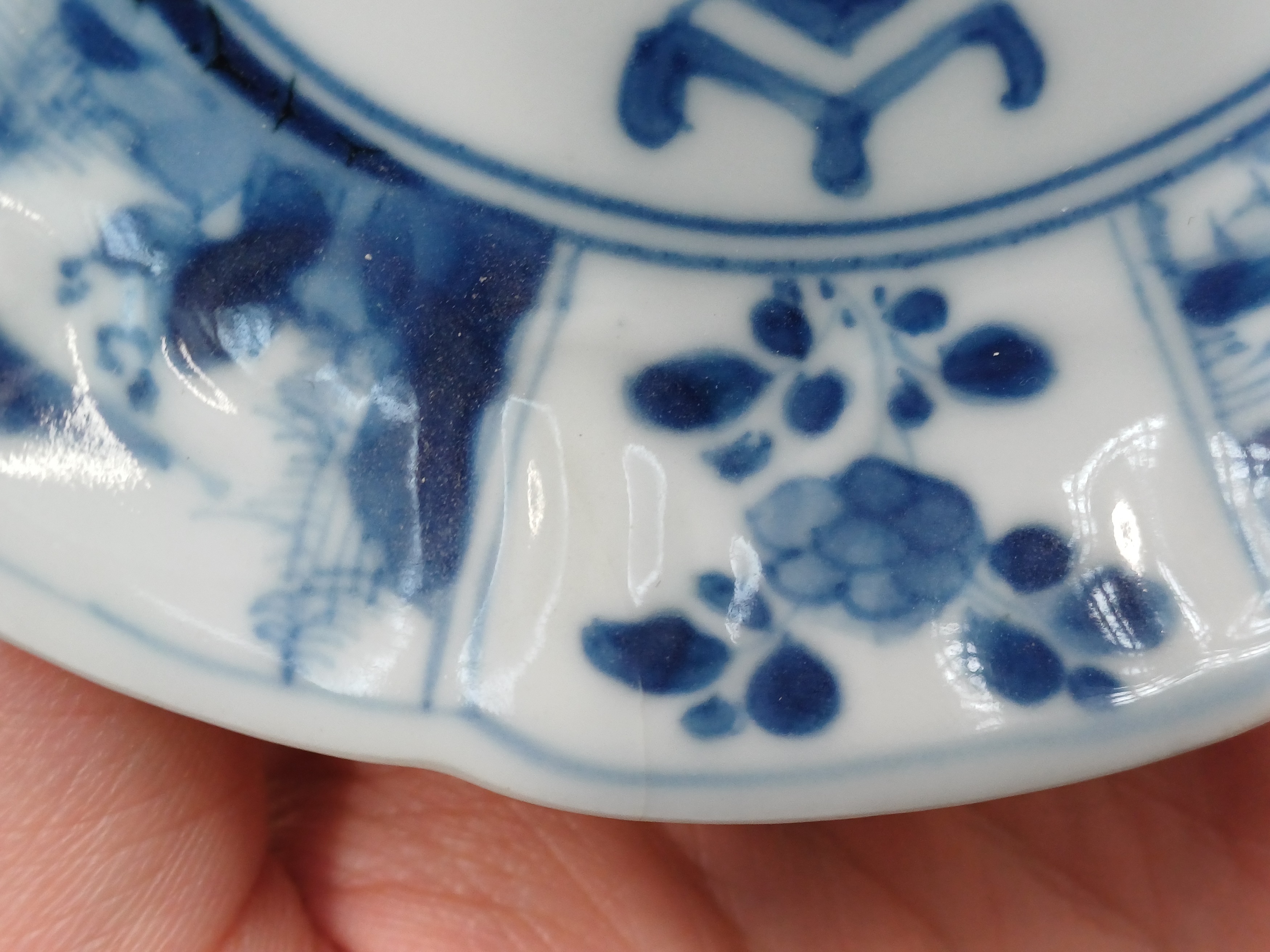 TWO SMALL CHINESE BLUE AND WHITE DISHES 清康熙 青花花紋小盤兩件 - Image 3 of 11